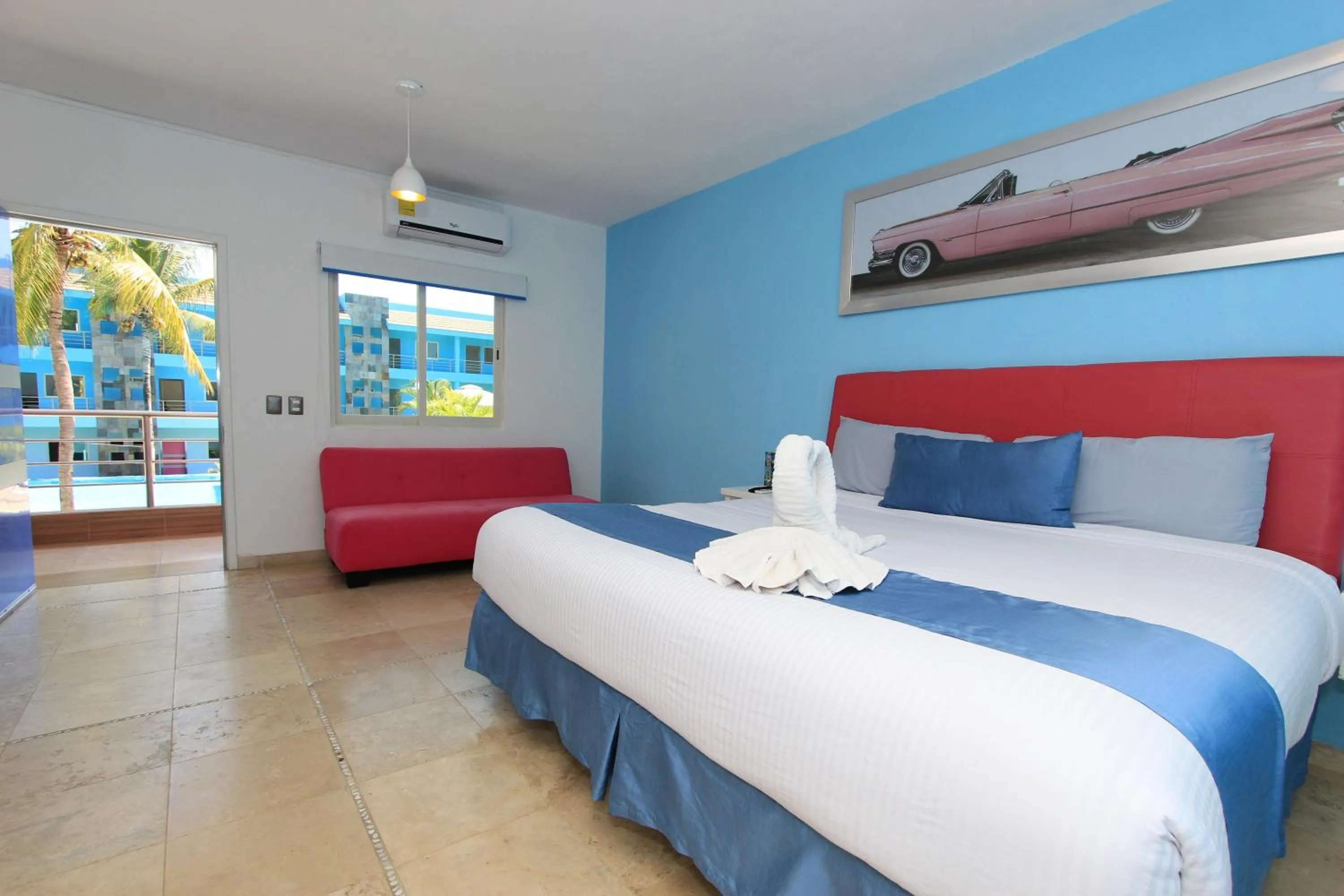 Bedroom, Bed in Miami Inn