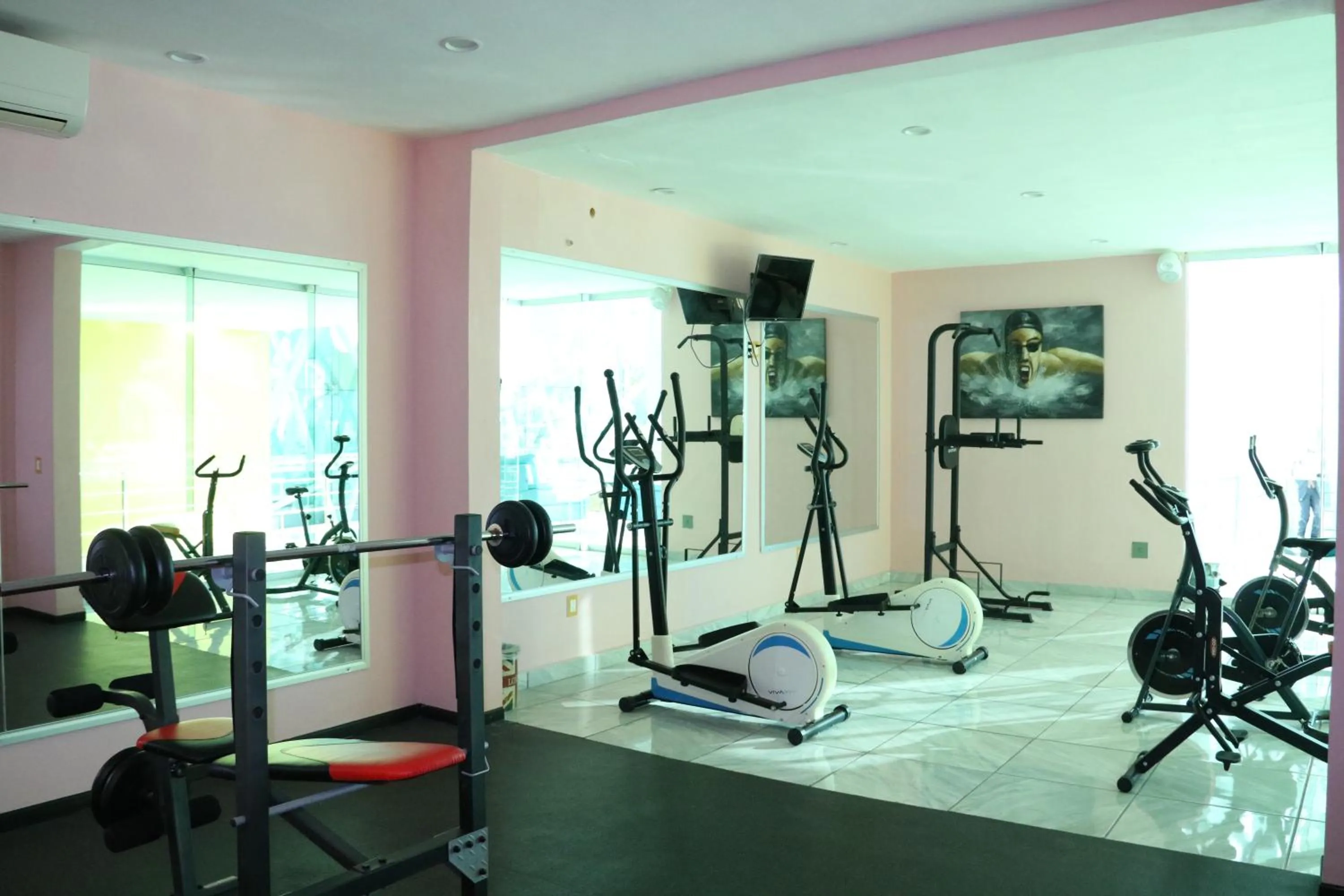 Fitness centre/facilities in Miami Inn