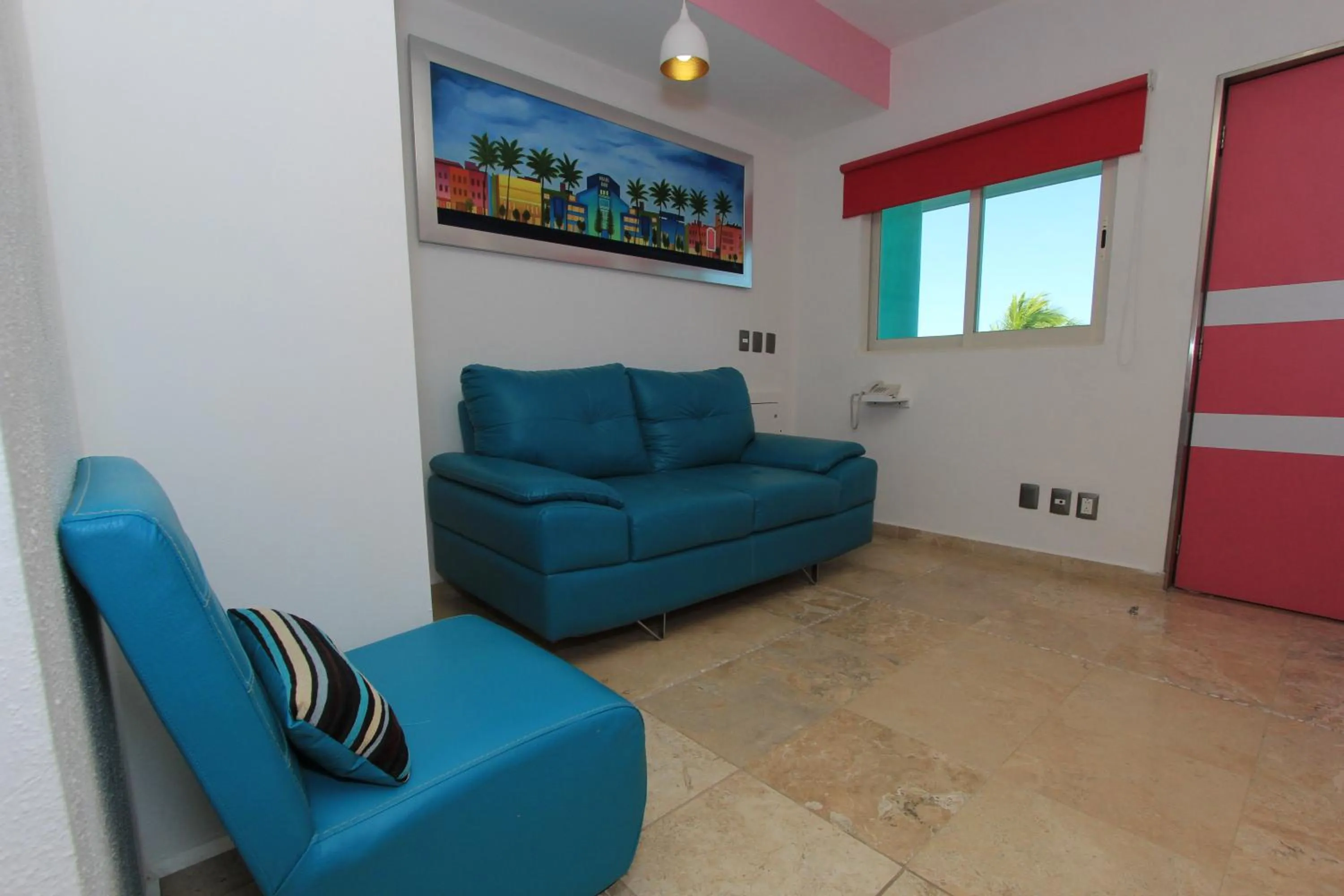 Living room in Miami Inn