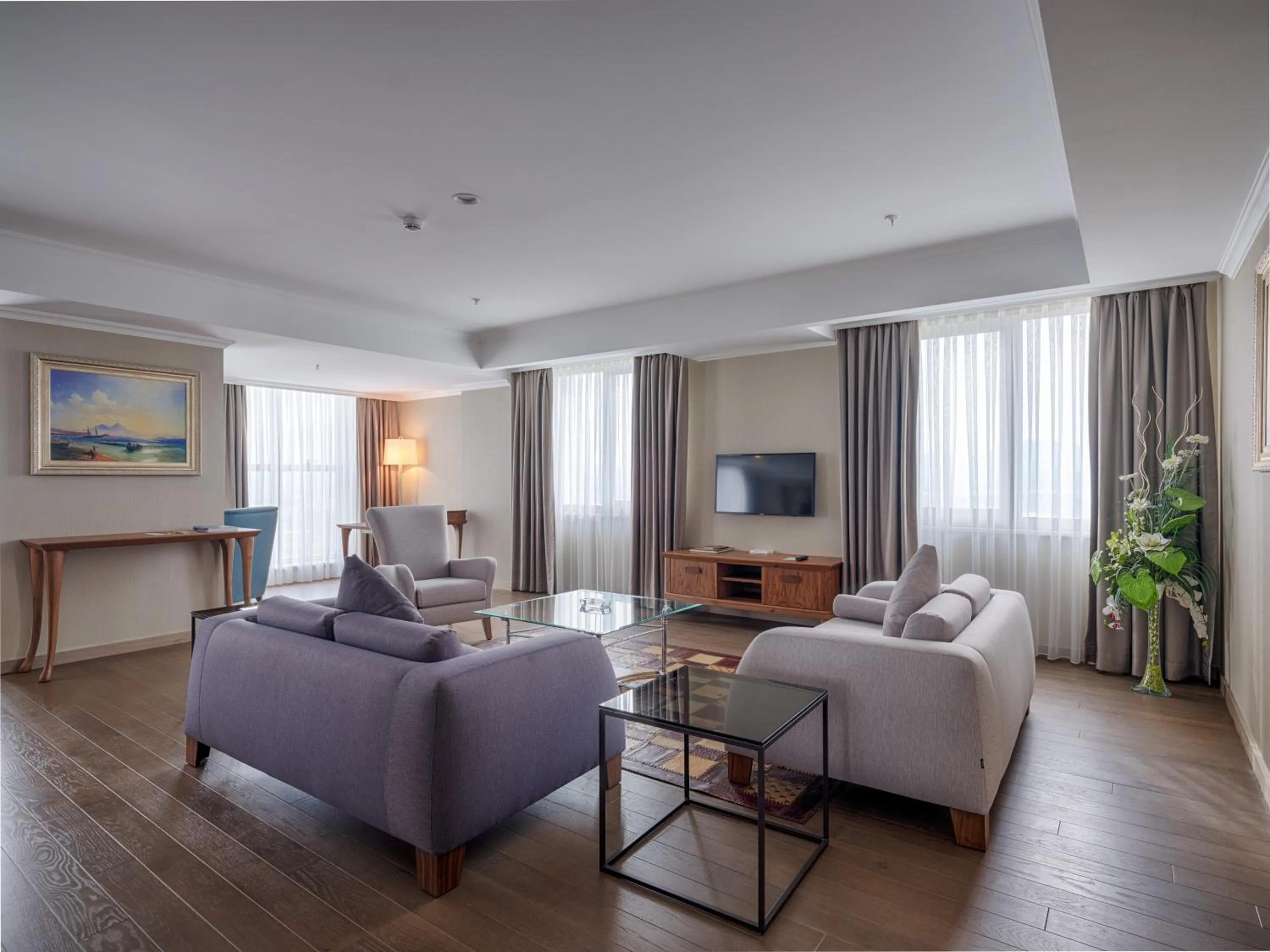 Communal lounge/ TV room in Ramada Plaza By Wyndham Kahramanmaras