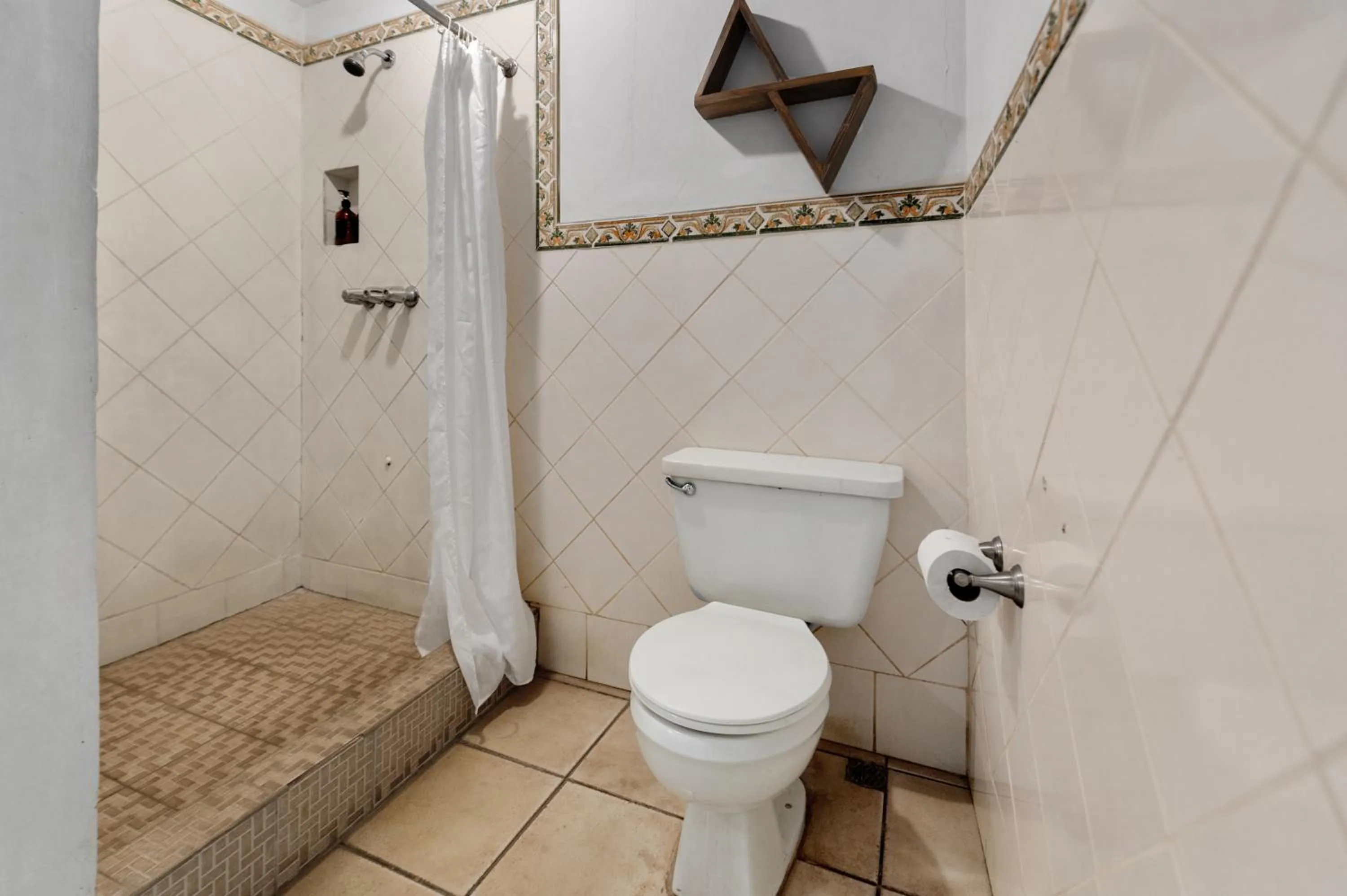 Bathroom in Socialtel Granada