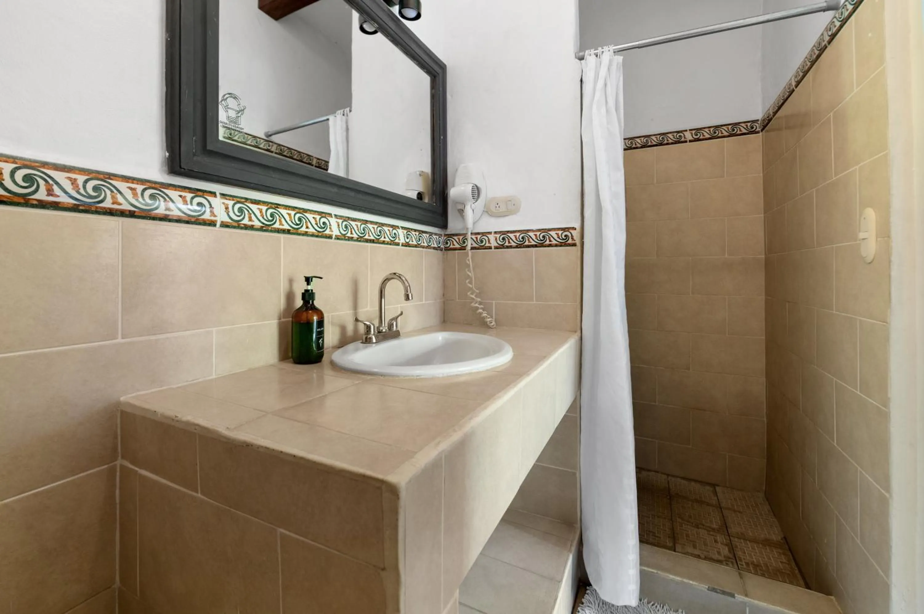 Bathroom in Socialtel Granada