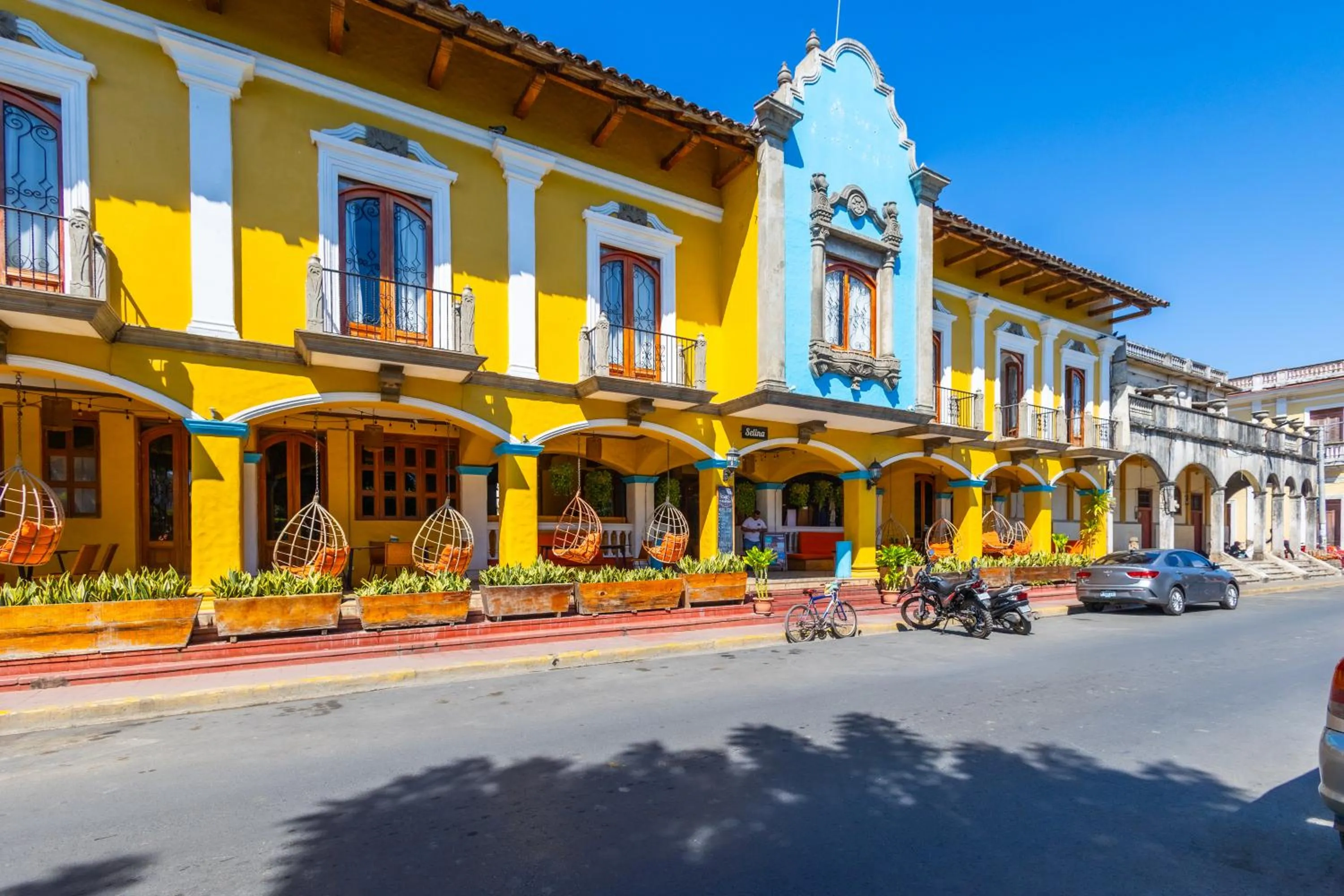 Property building in Selina Granada