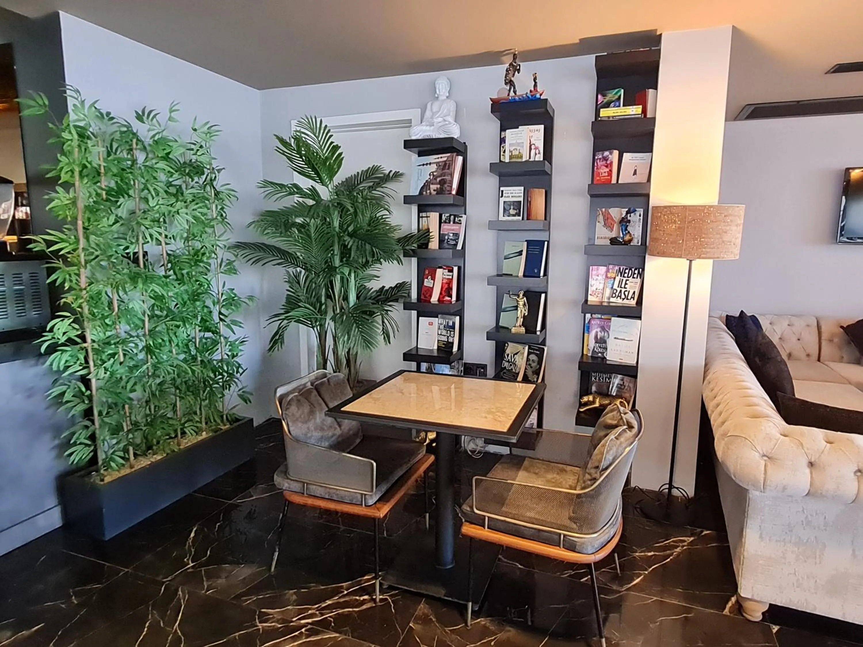 Library in Air Boss Istanbul Airport and Fair Hotel