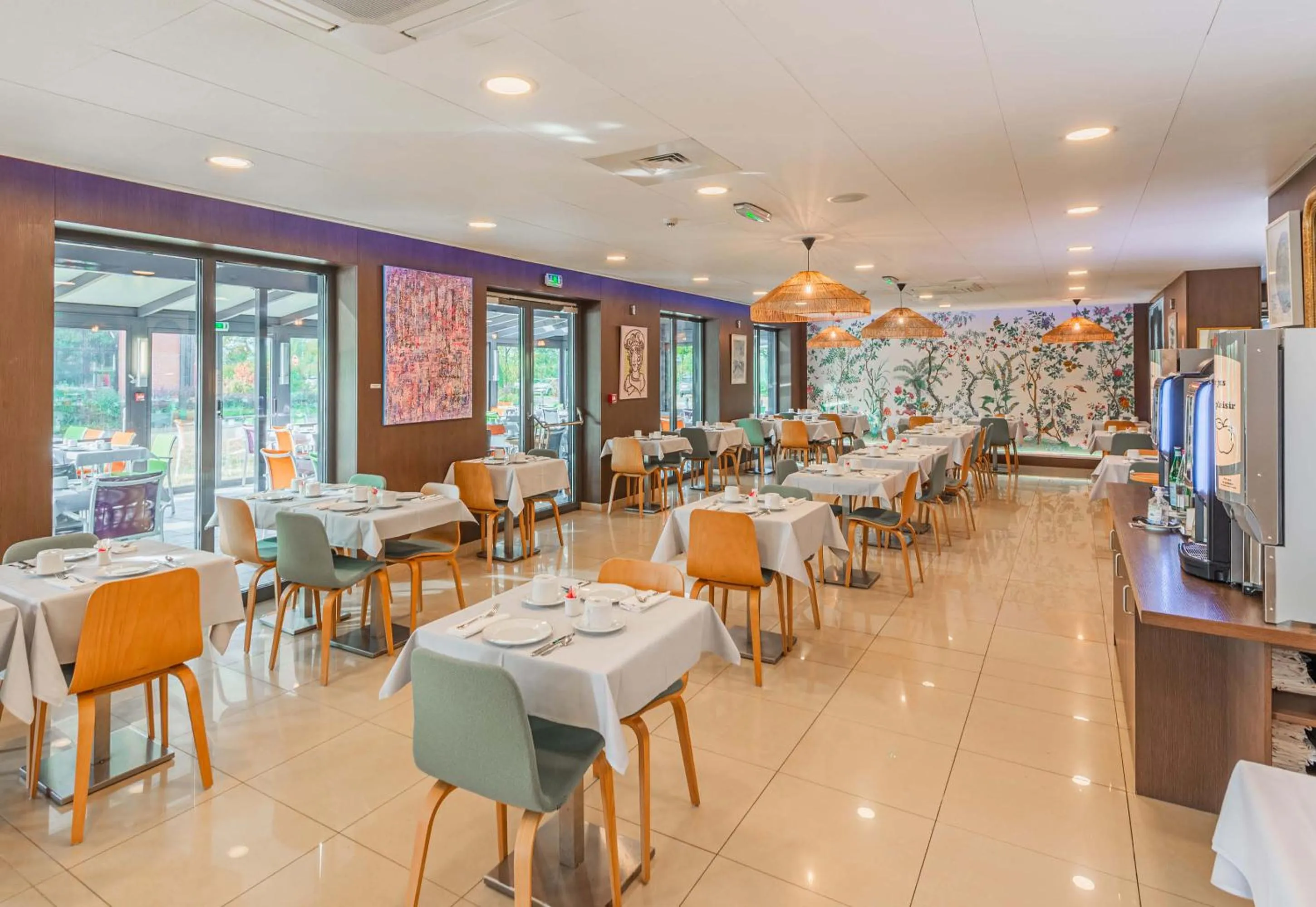 Restaurant/places to eat in B&B HOTEL Colmar Liberté 4 étoiles