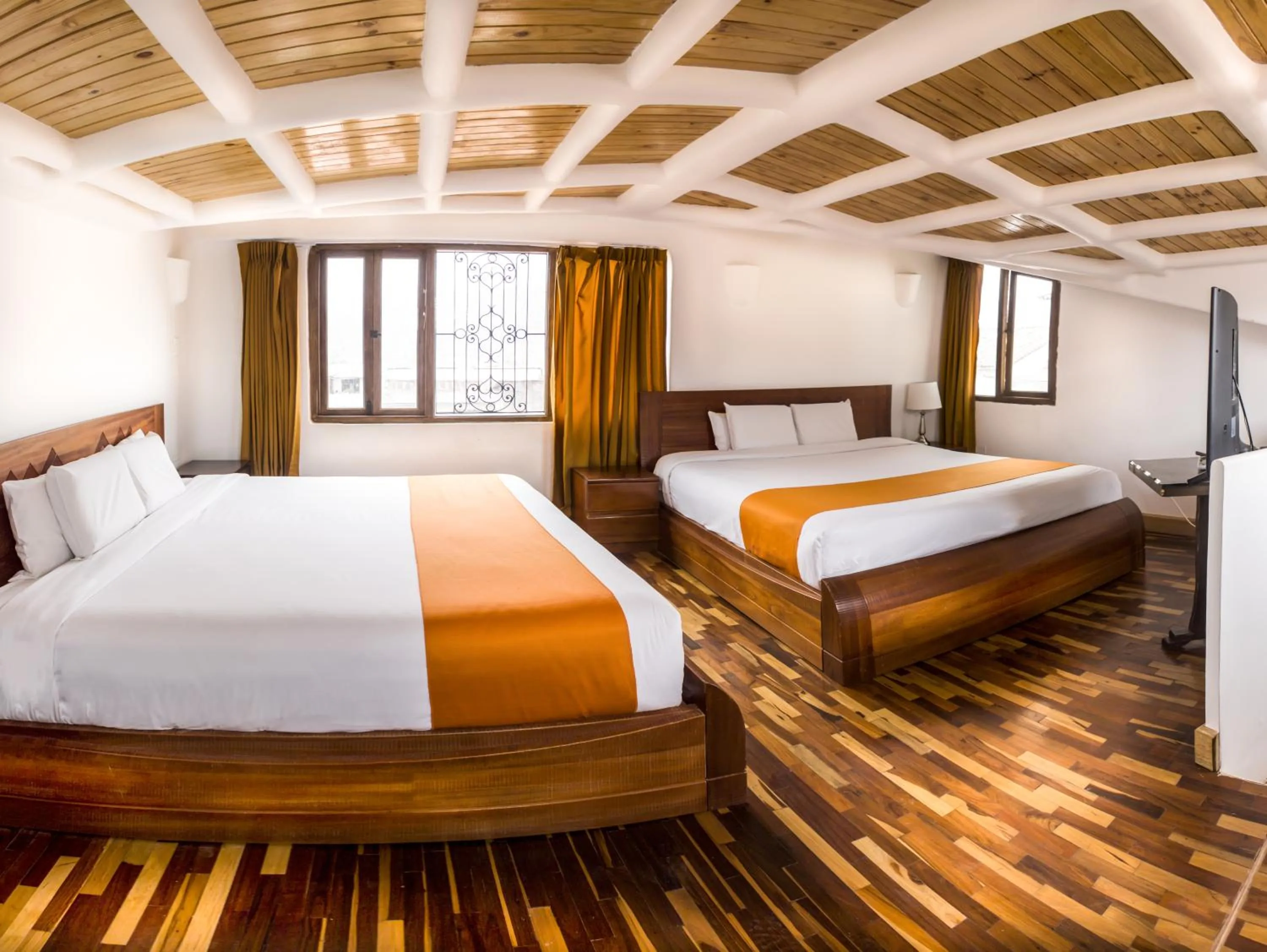 Photo of the whole room, Bed in Waman Qorikancha