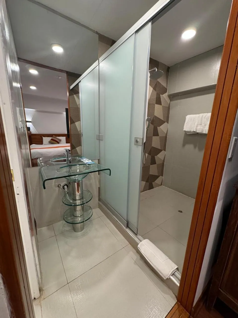 Shower in Waman Qorikancha