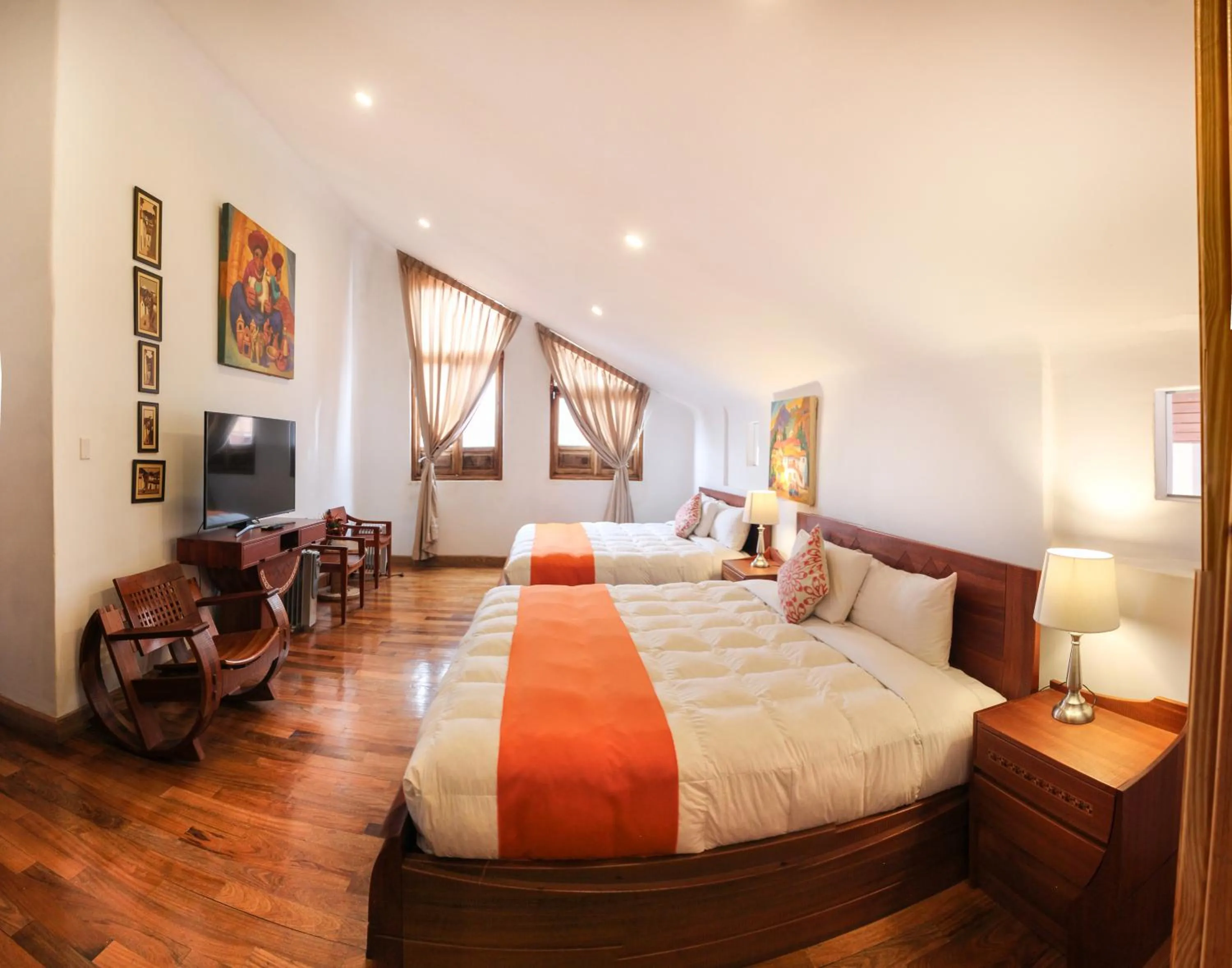 Photo of the whole room, Bed in Waman Qorikancha