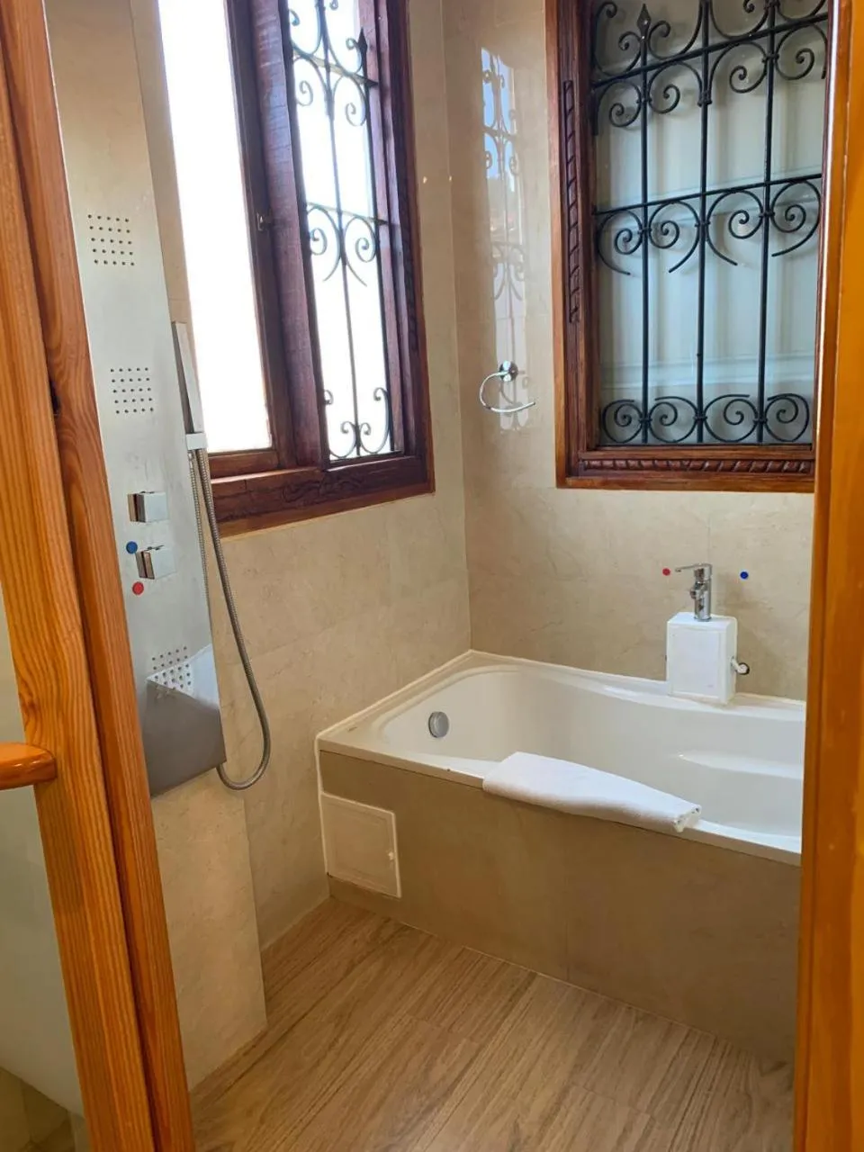 Shower in Waman Qorikancha