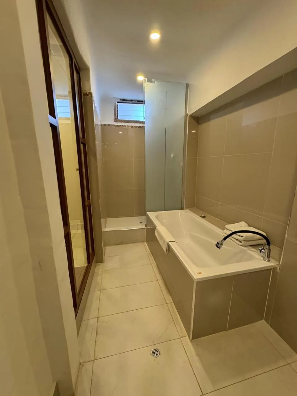 Shower in Waman Qorikancha