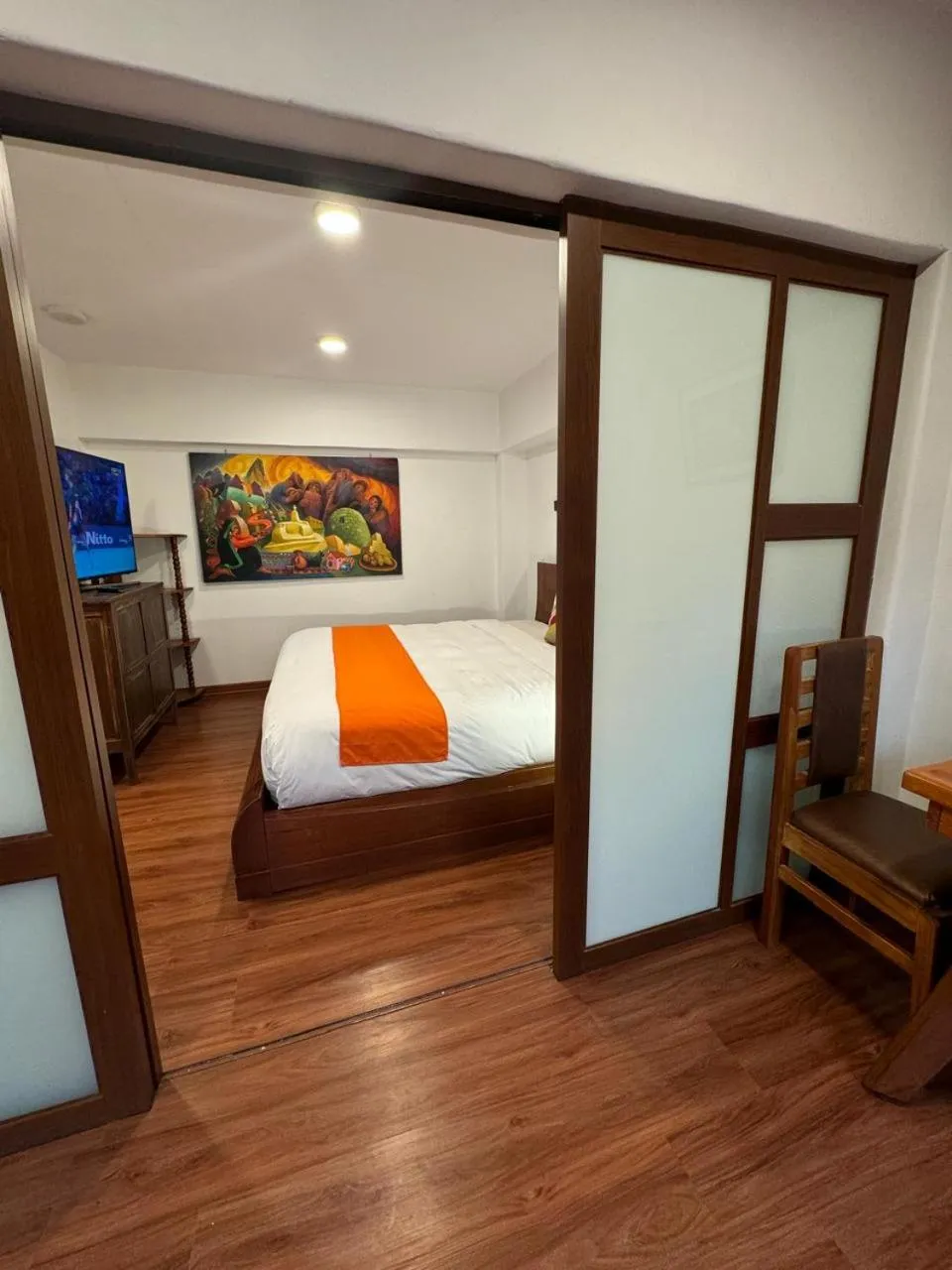 Photo of the whole room, Bed in Waman Qorikancha