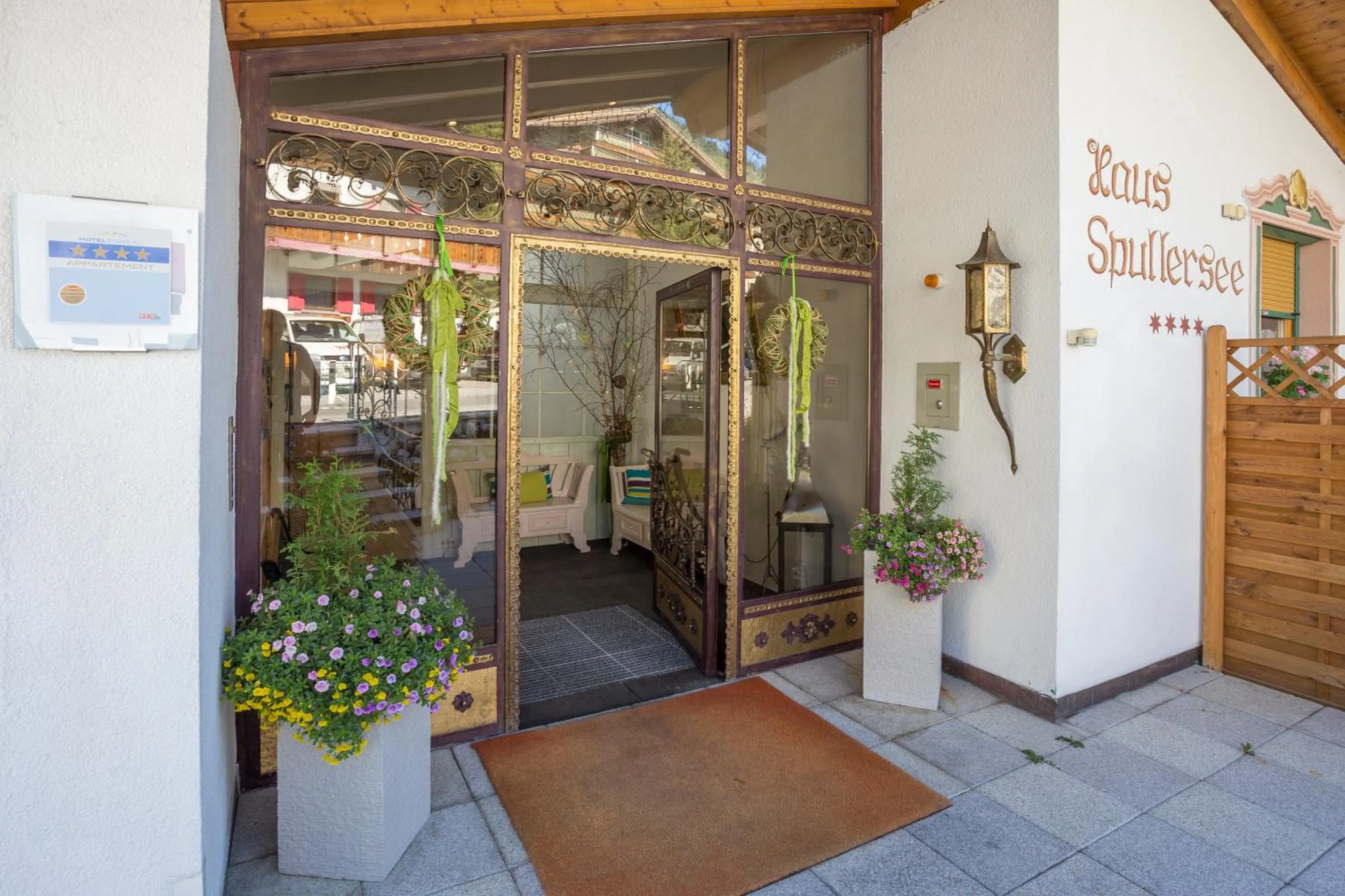 Facade/entrance in Appartements Spullersee