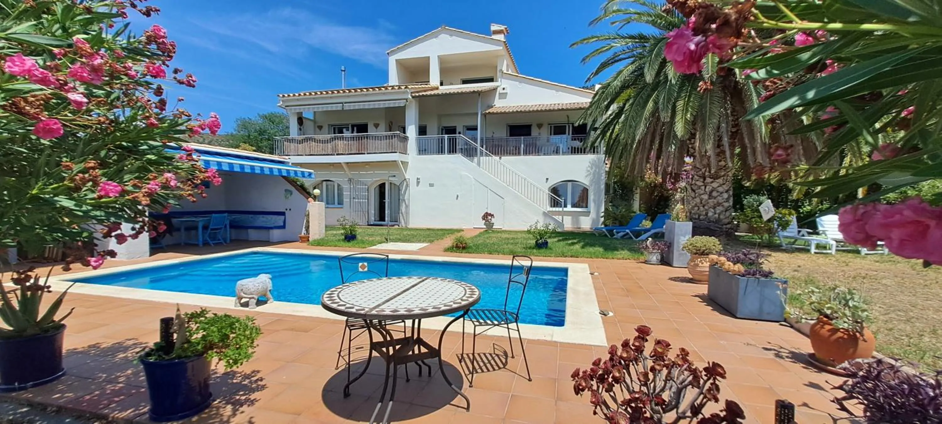 Property building in Suite & Spa Panoramic Olivars