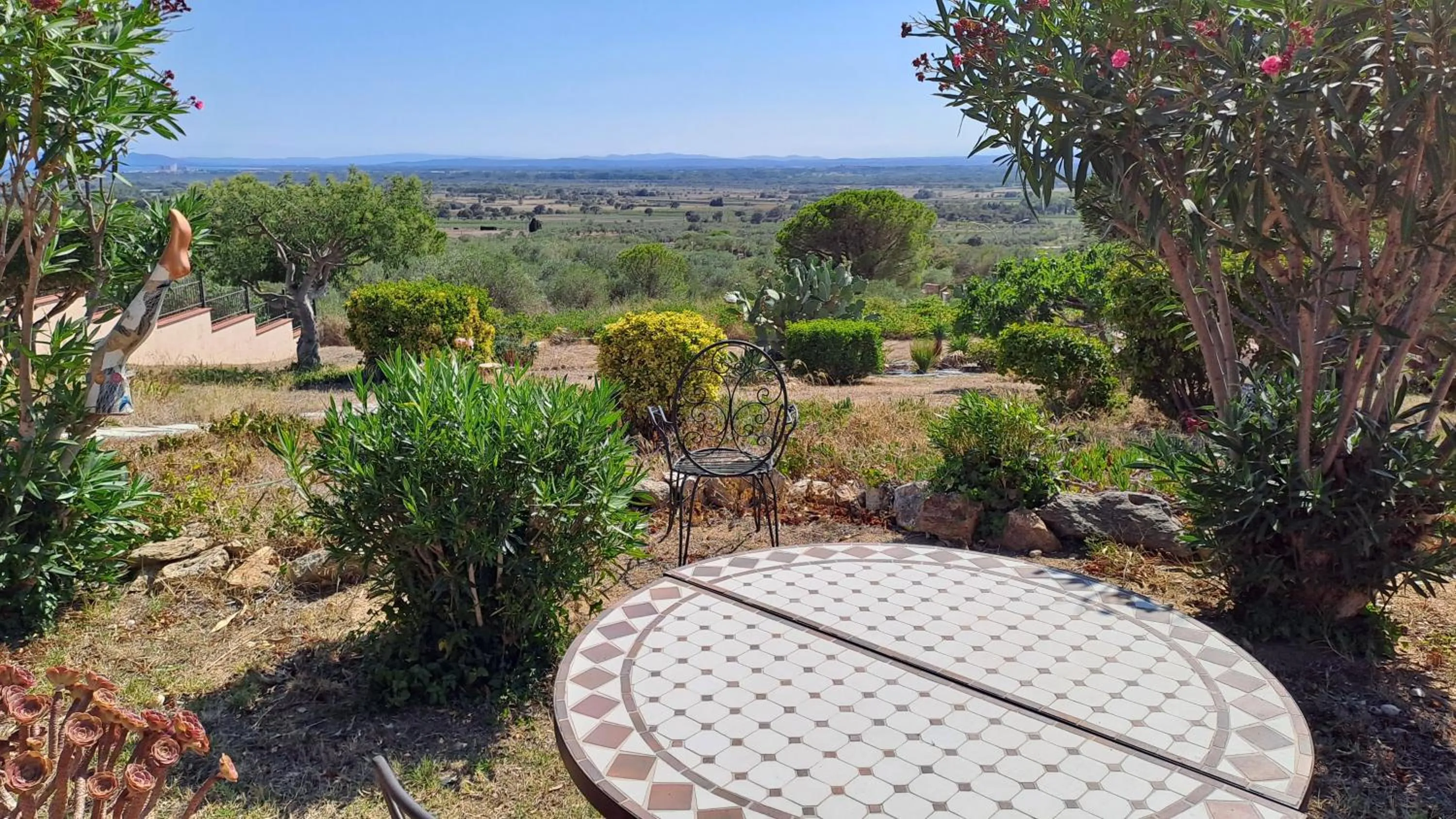 Garden view in Suite & Spa Panoramic Olivars