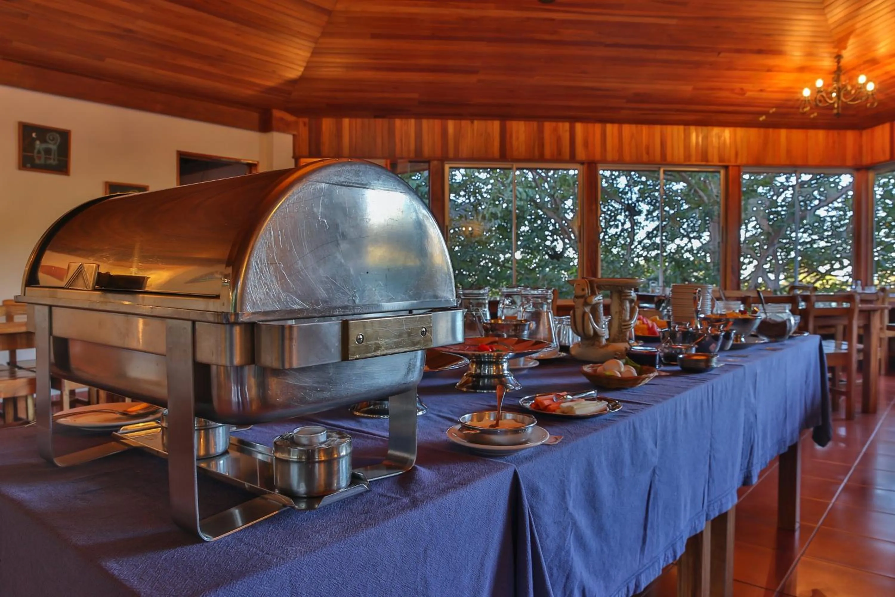 Buffet breakfast in Arco Iris Lodge