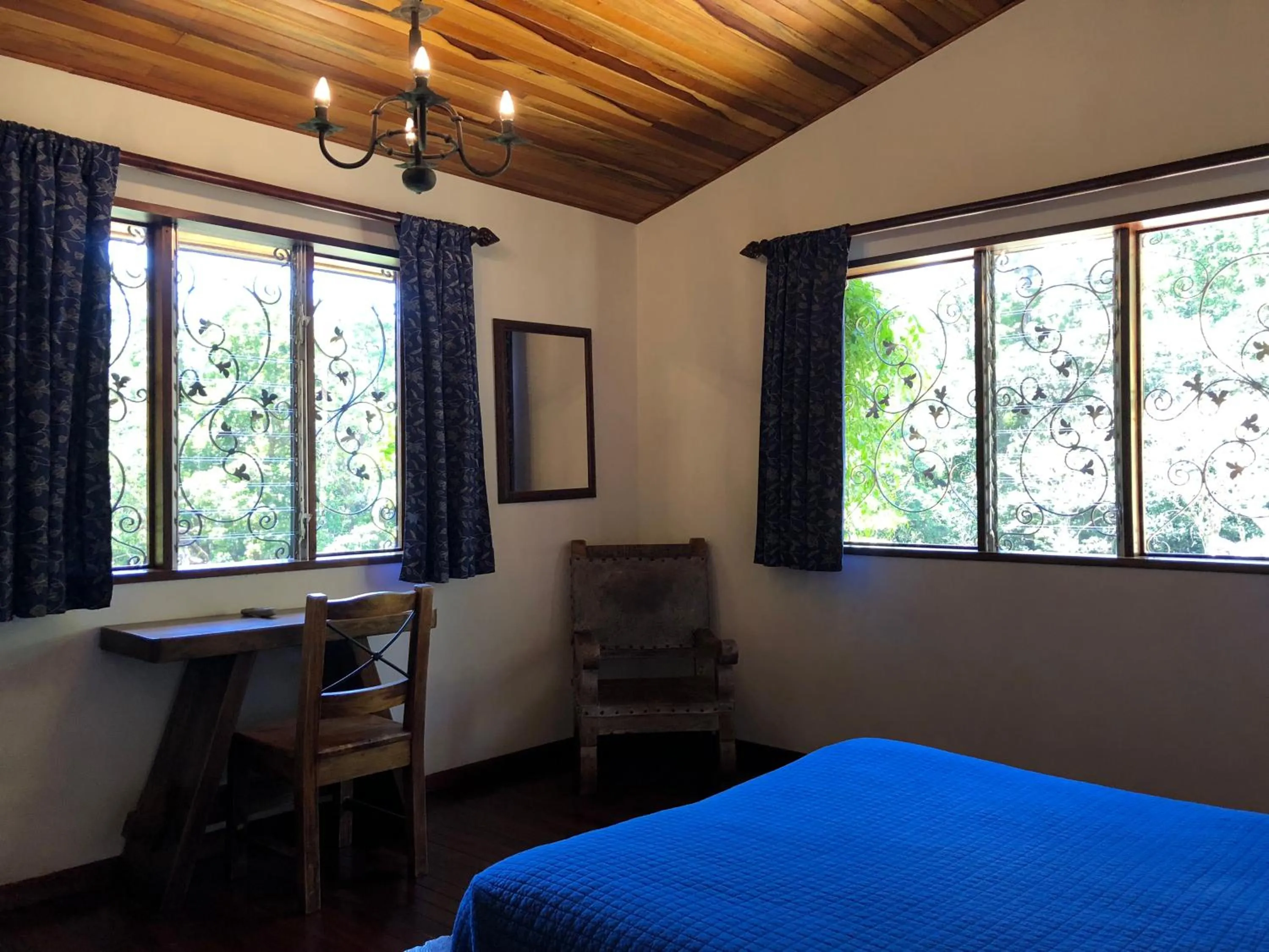 View (from property/room), Bed in Arco Iris Lodge
