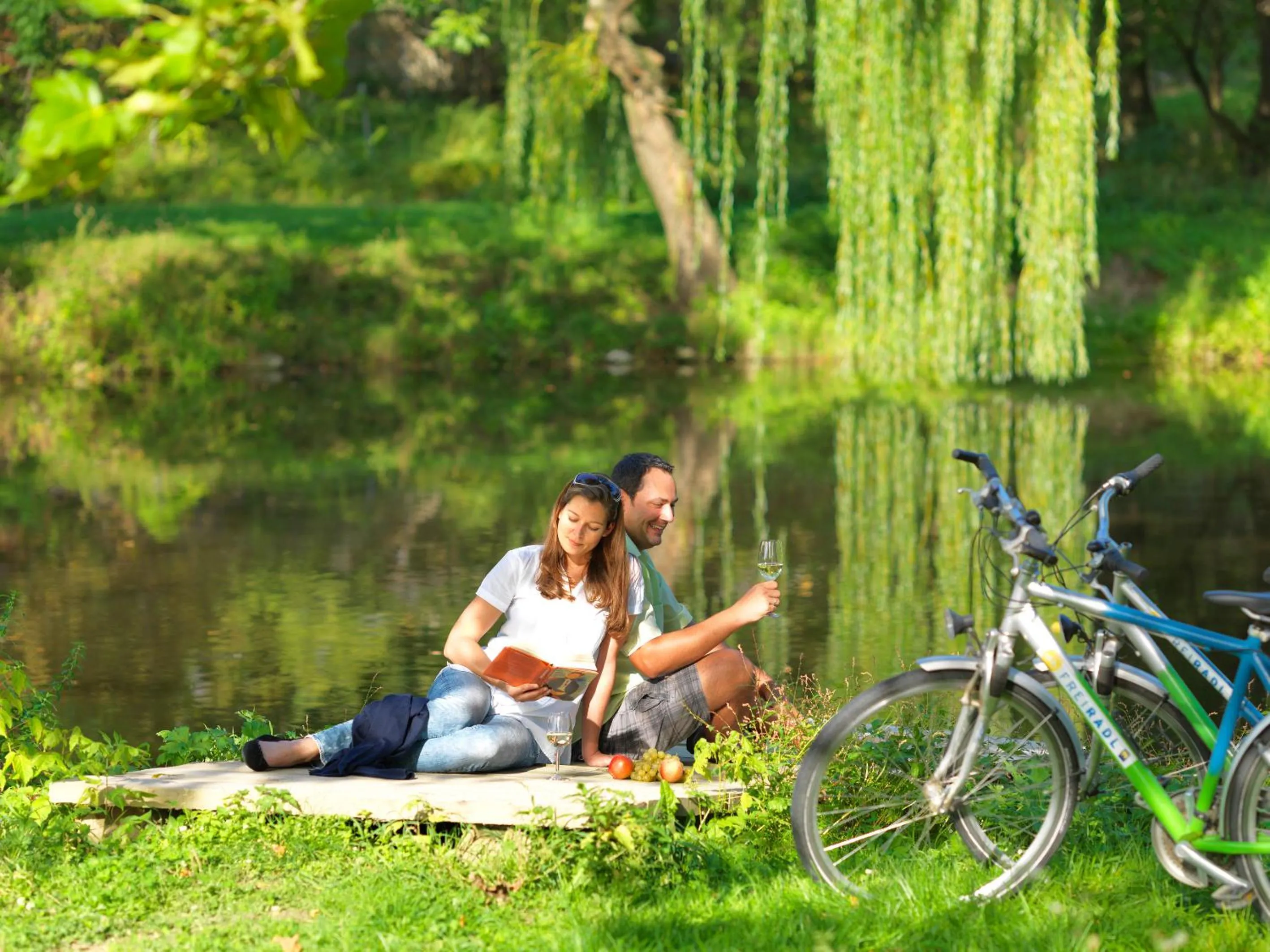 People in Frühstückshaus Wunderland