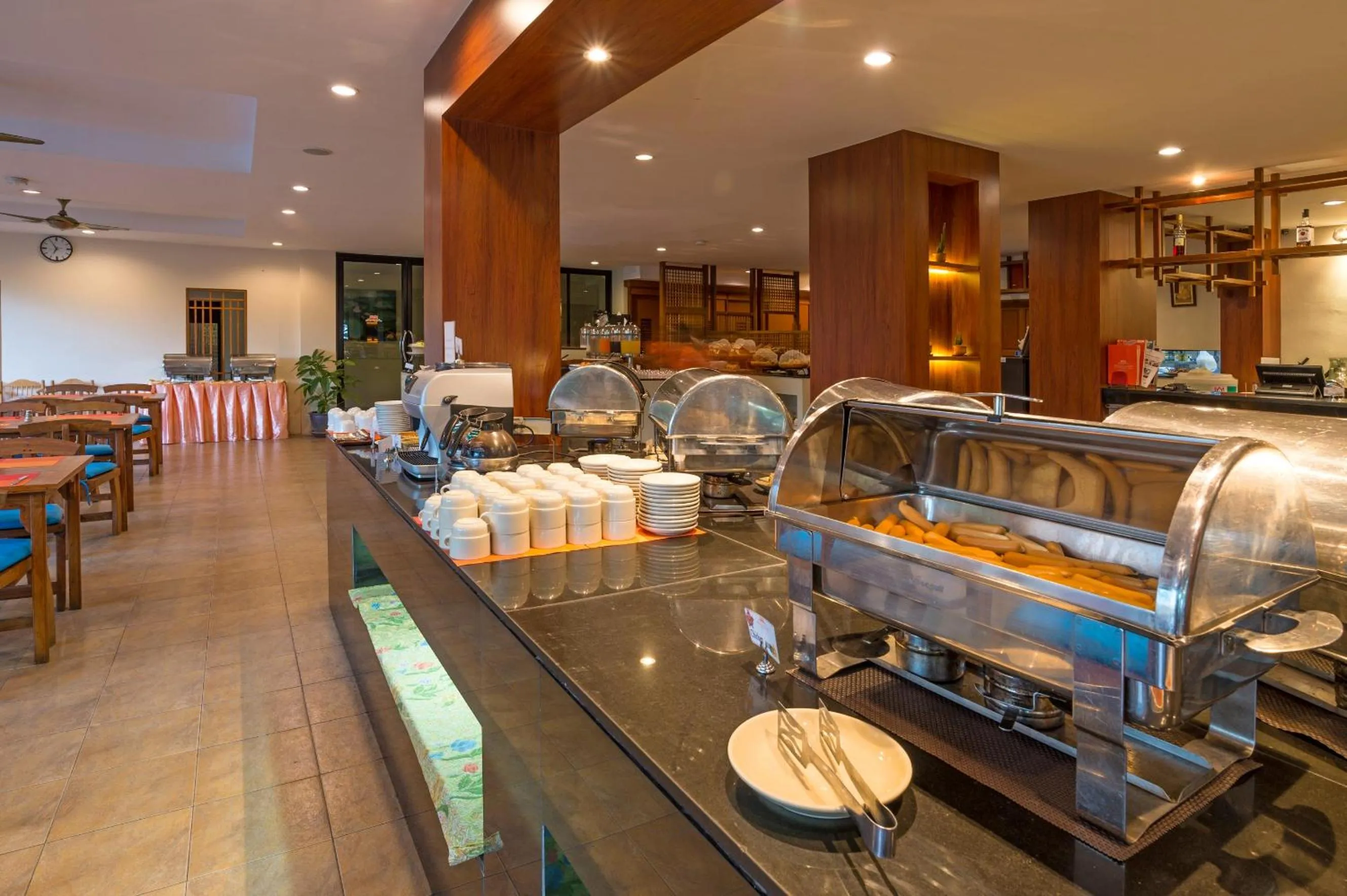 Food and drinks in Srisuksant Resort