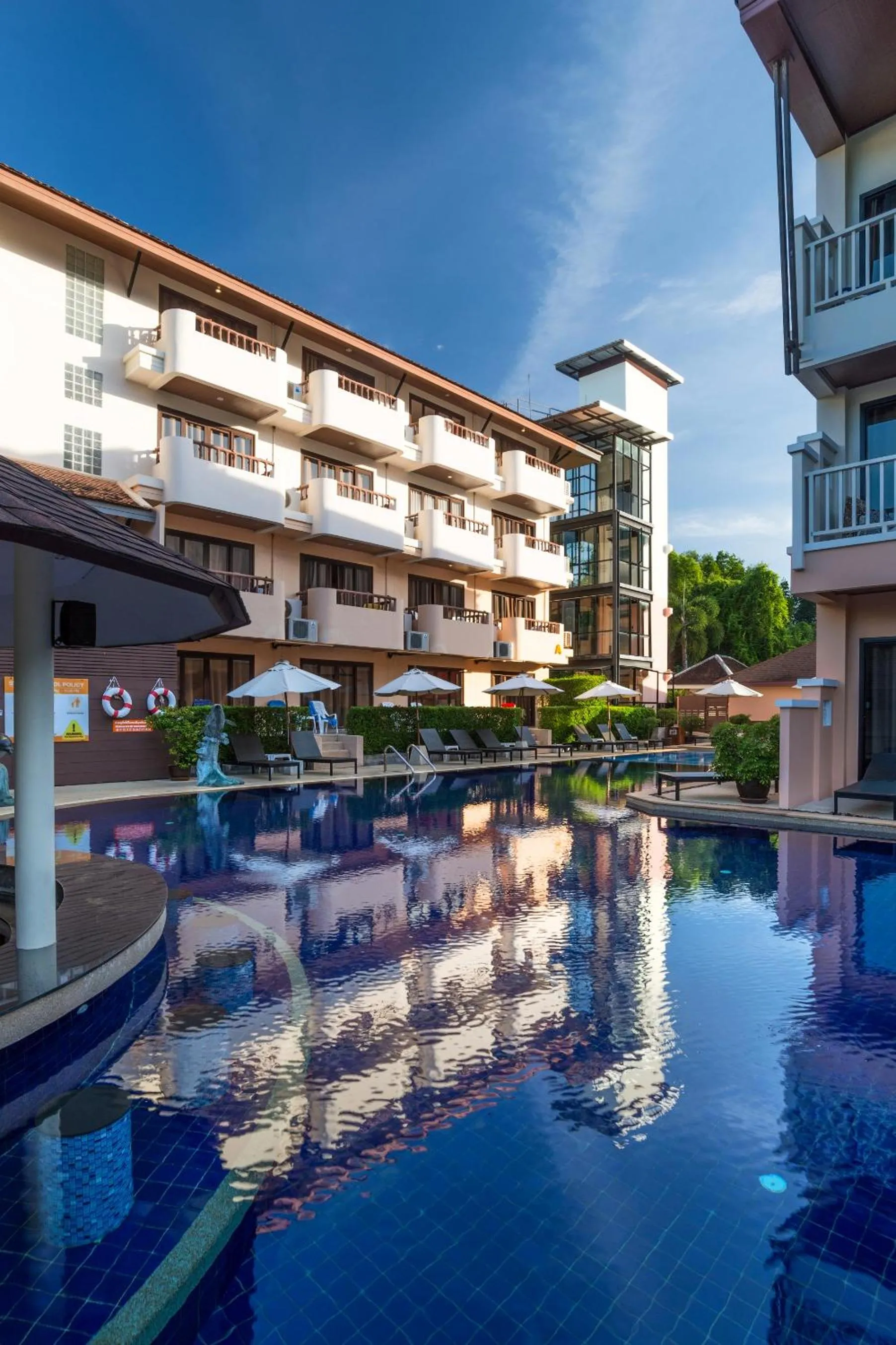 Swimming pool in Srisuksant Resort