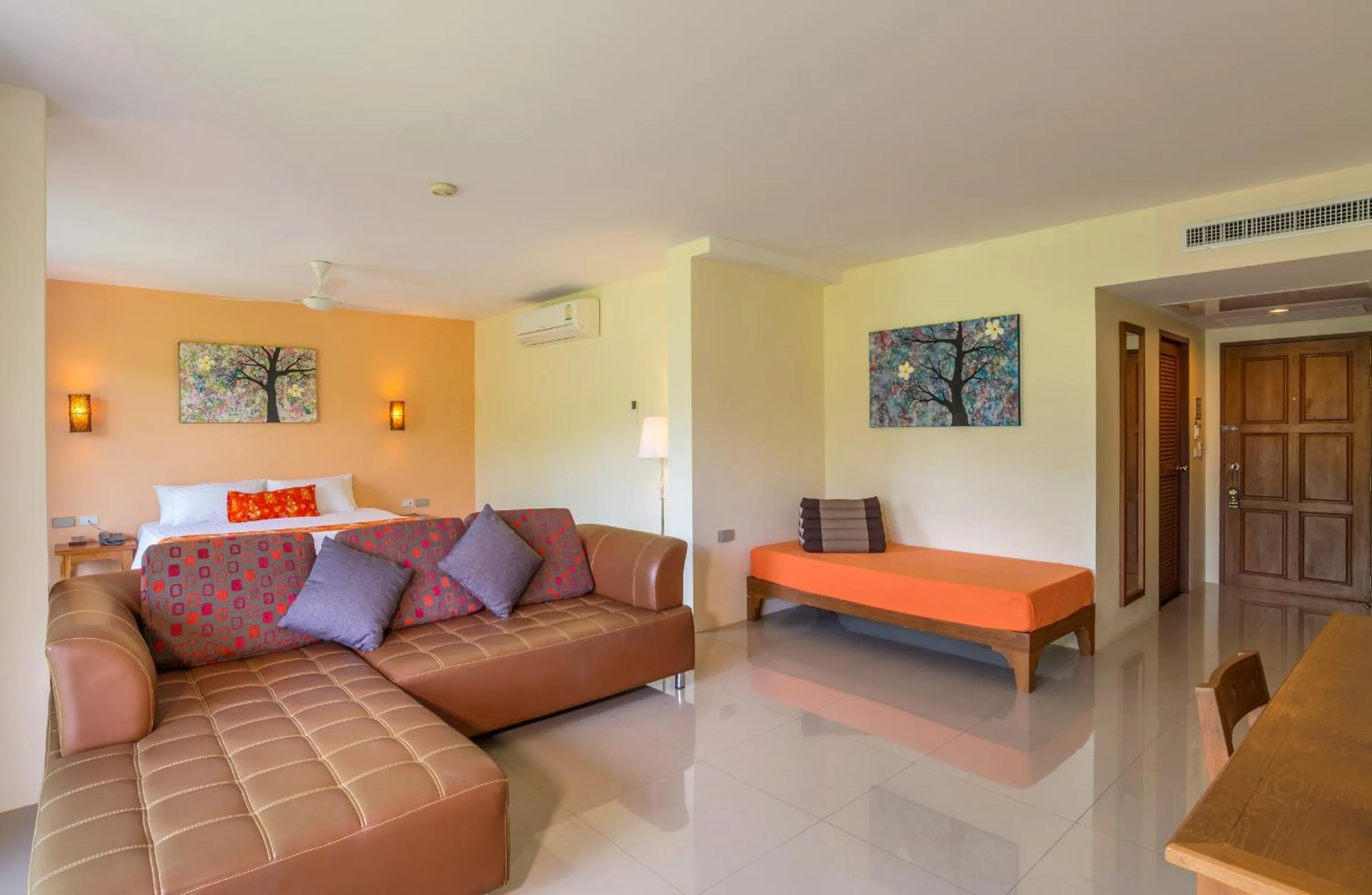 Photo of the whole room, Bed in Srisuksant Resort