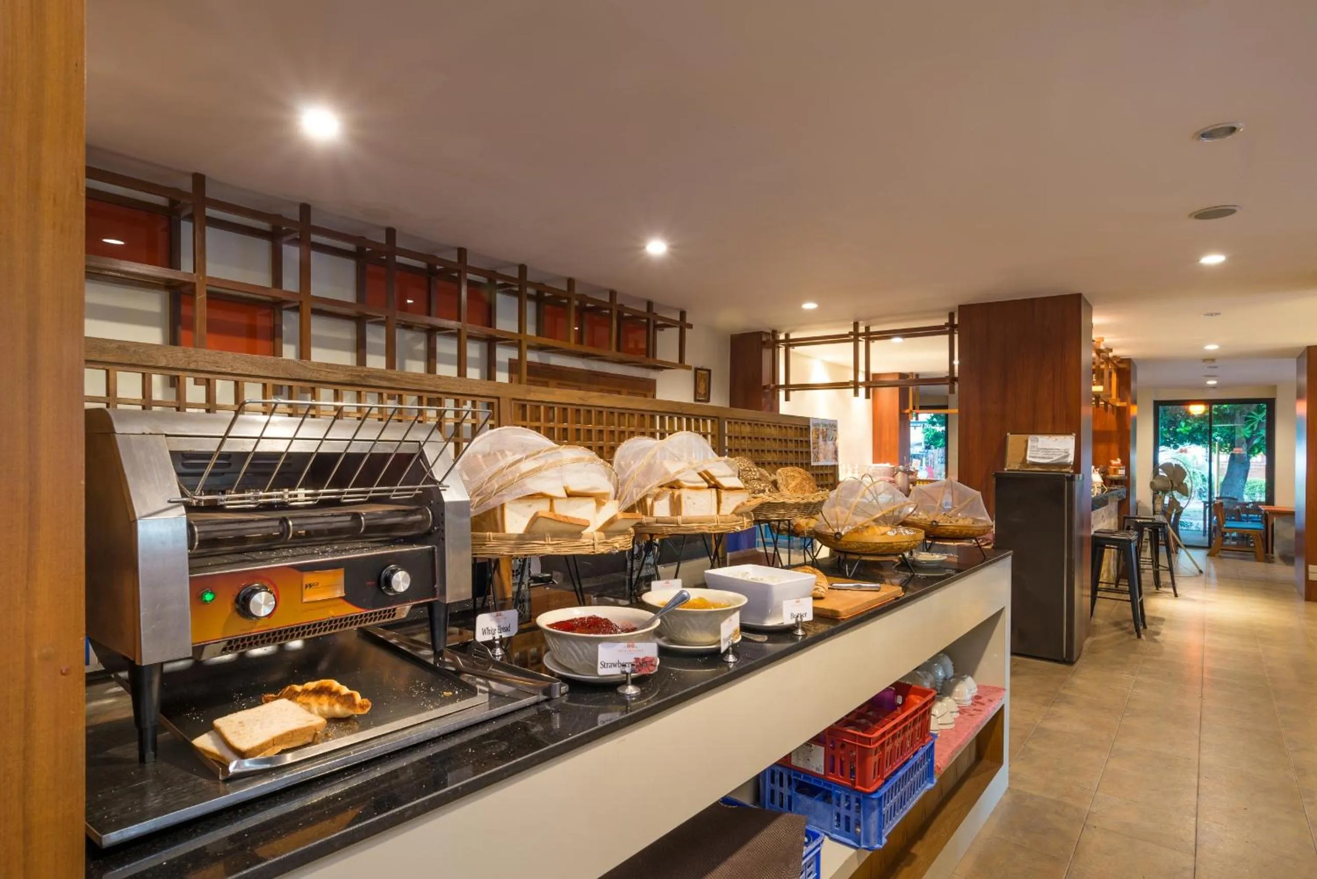 Food and drinks in Srisuksant Resort