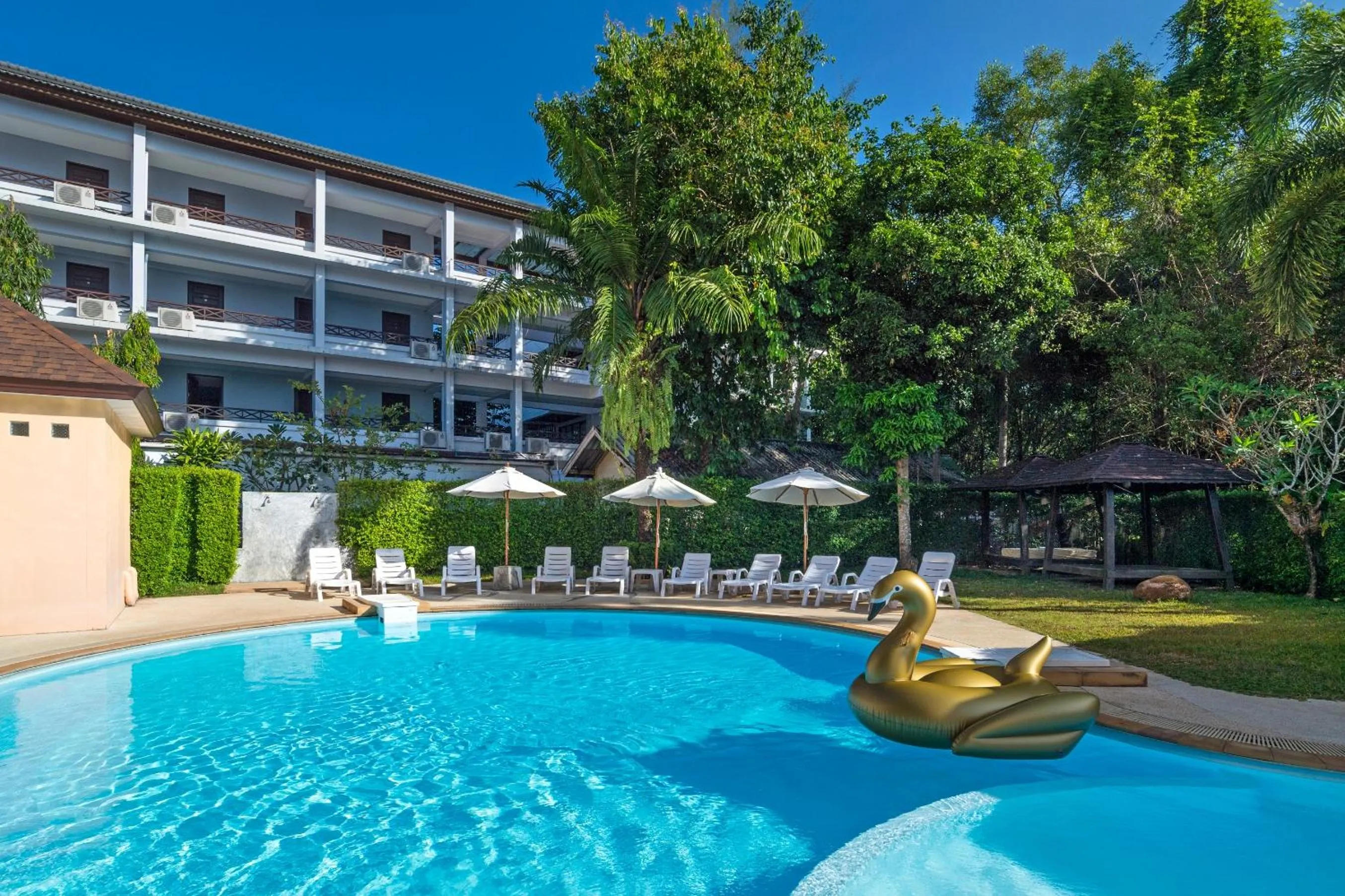 Swimming pool in Srisuksant Resort