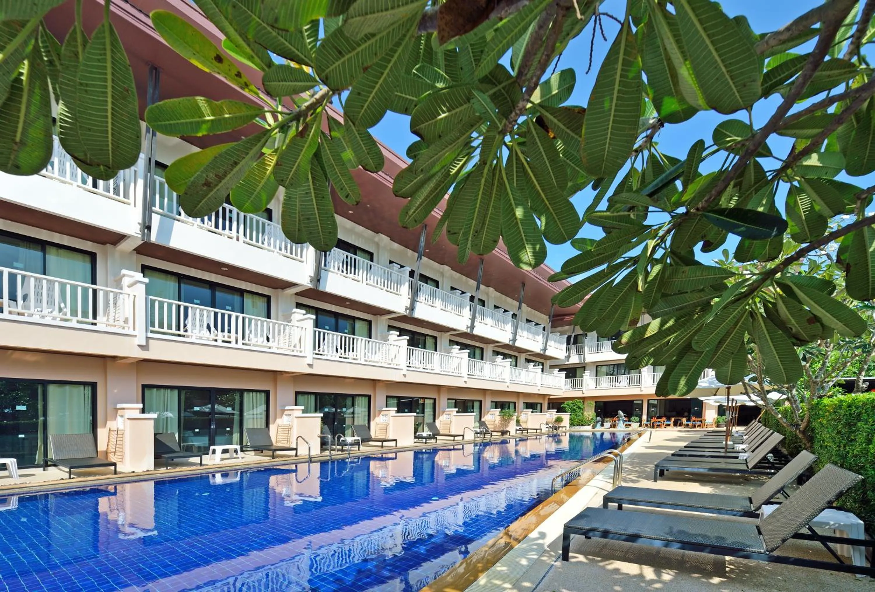 Swimming pool in Srisuksant Resort