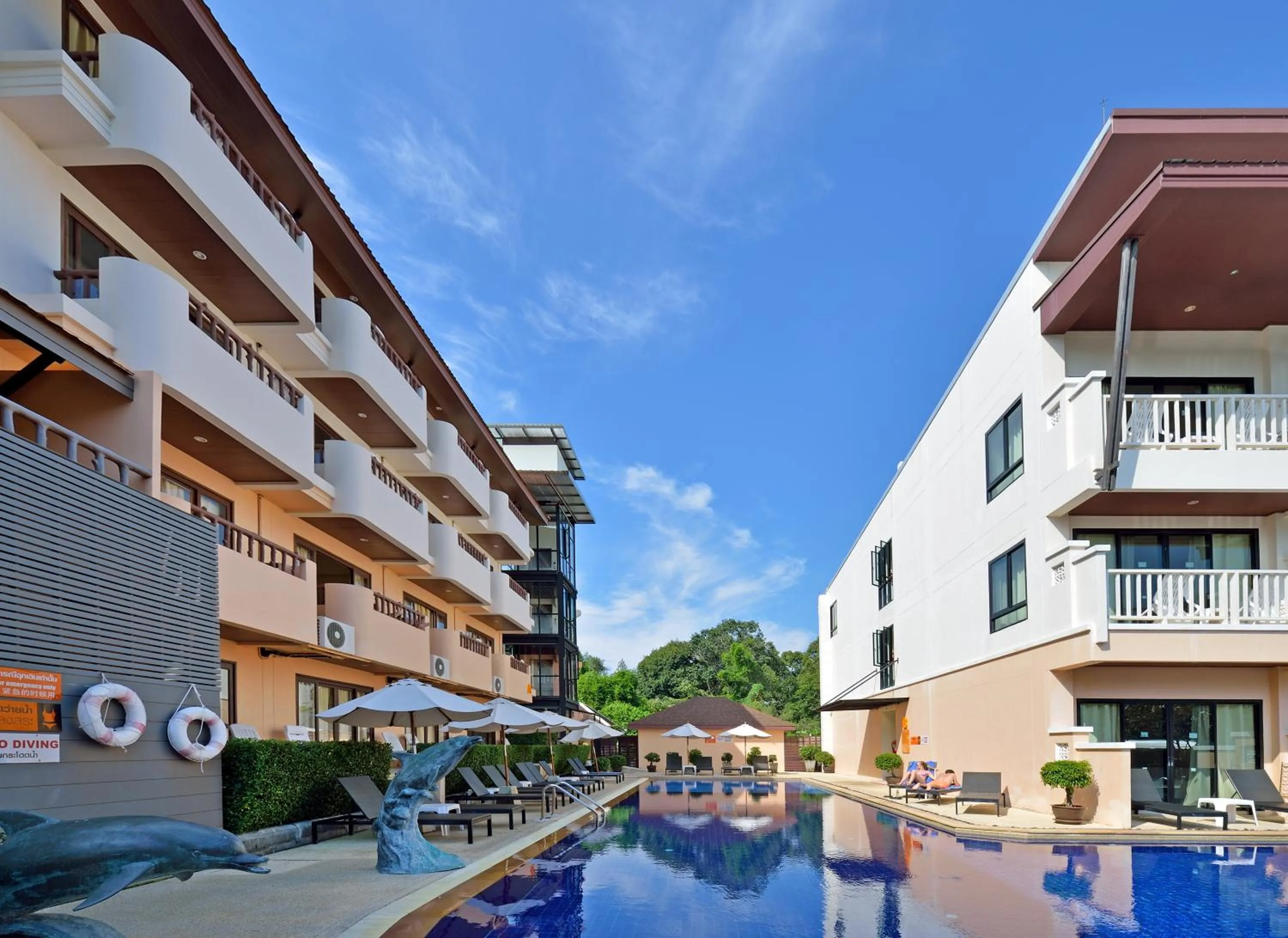 Swimming pool in Srisuksant Resort