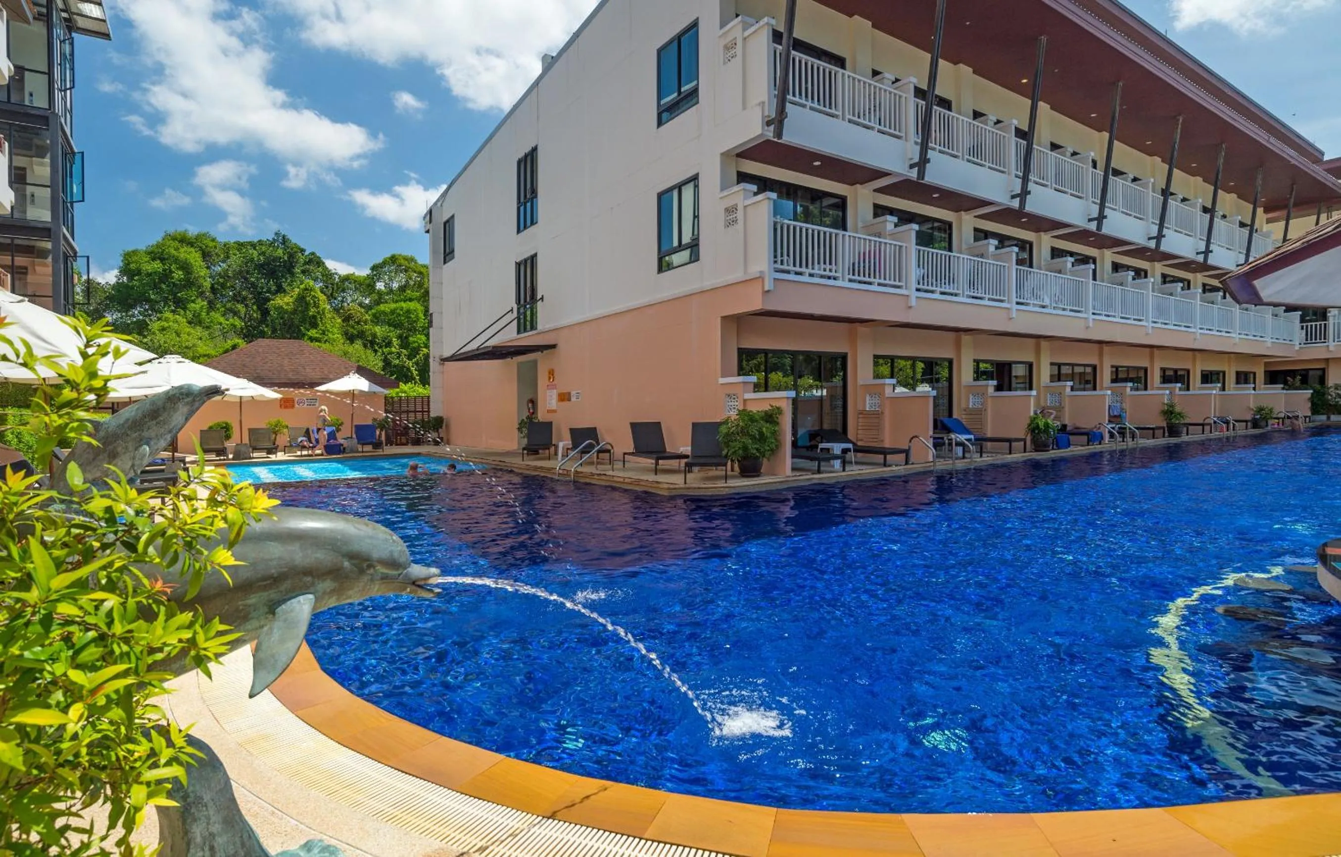 Swimming pool in Srisuksant Resort