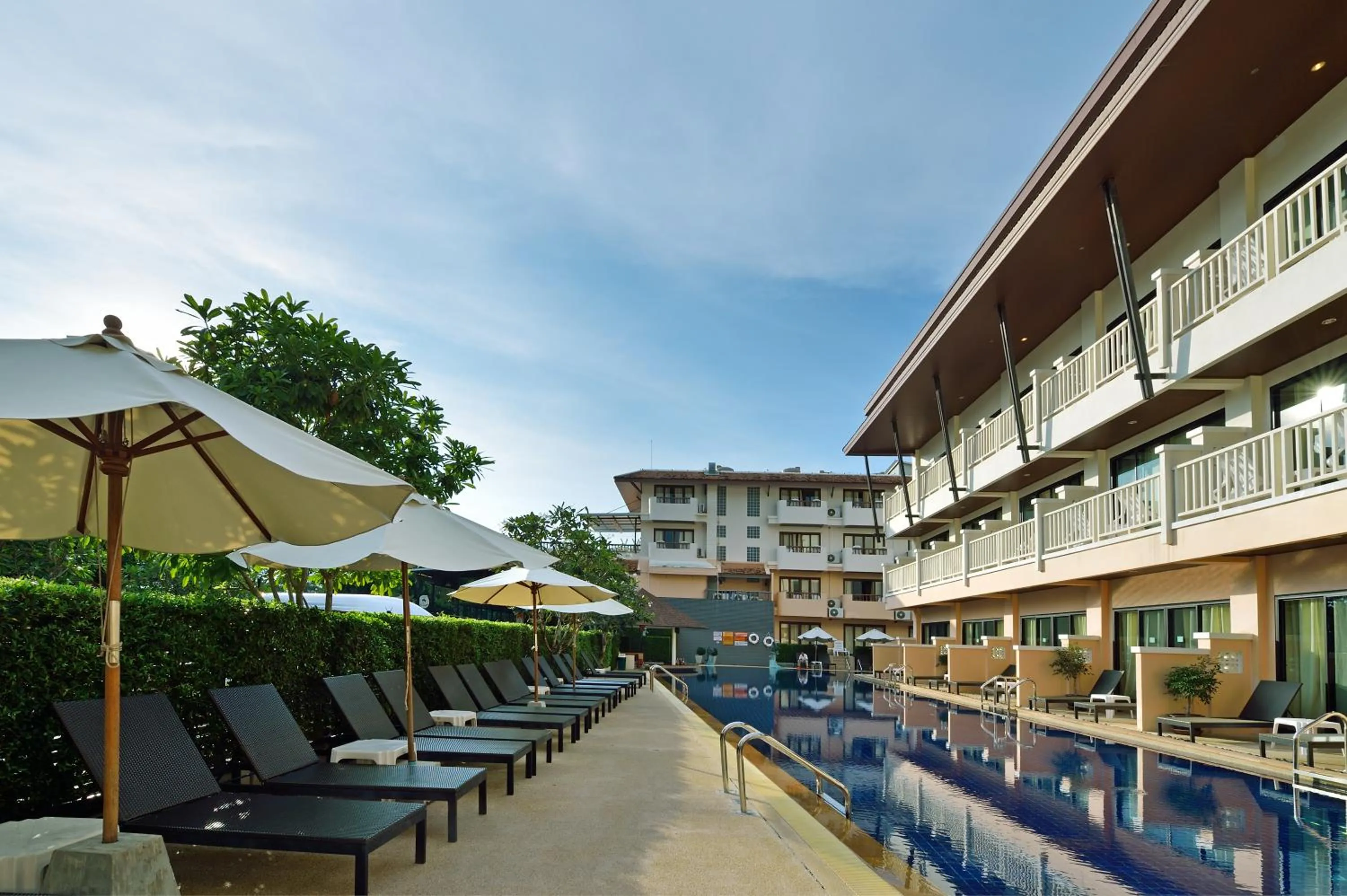 Swimming pool in Srisuksant Resort