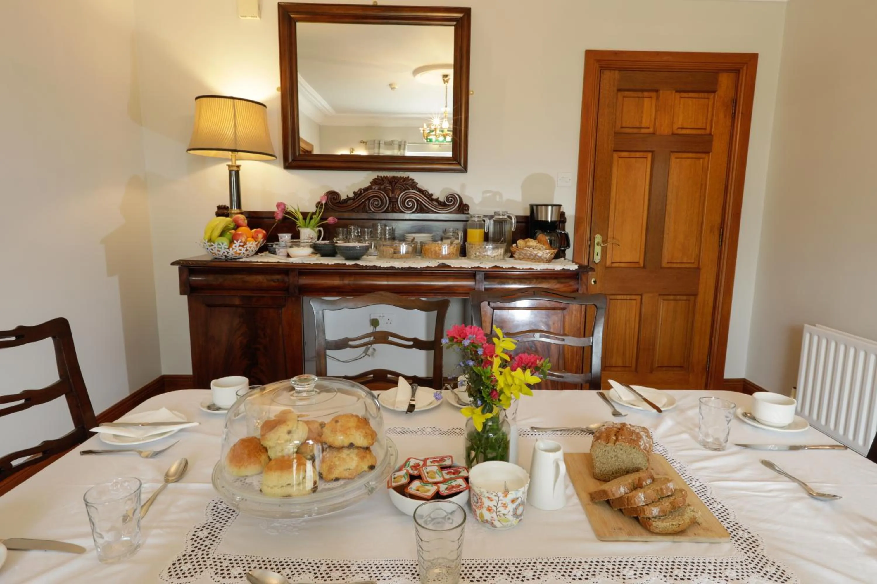 Breakfast in Lurgan House