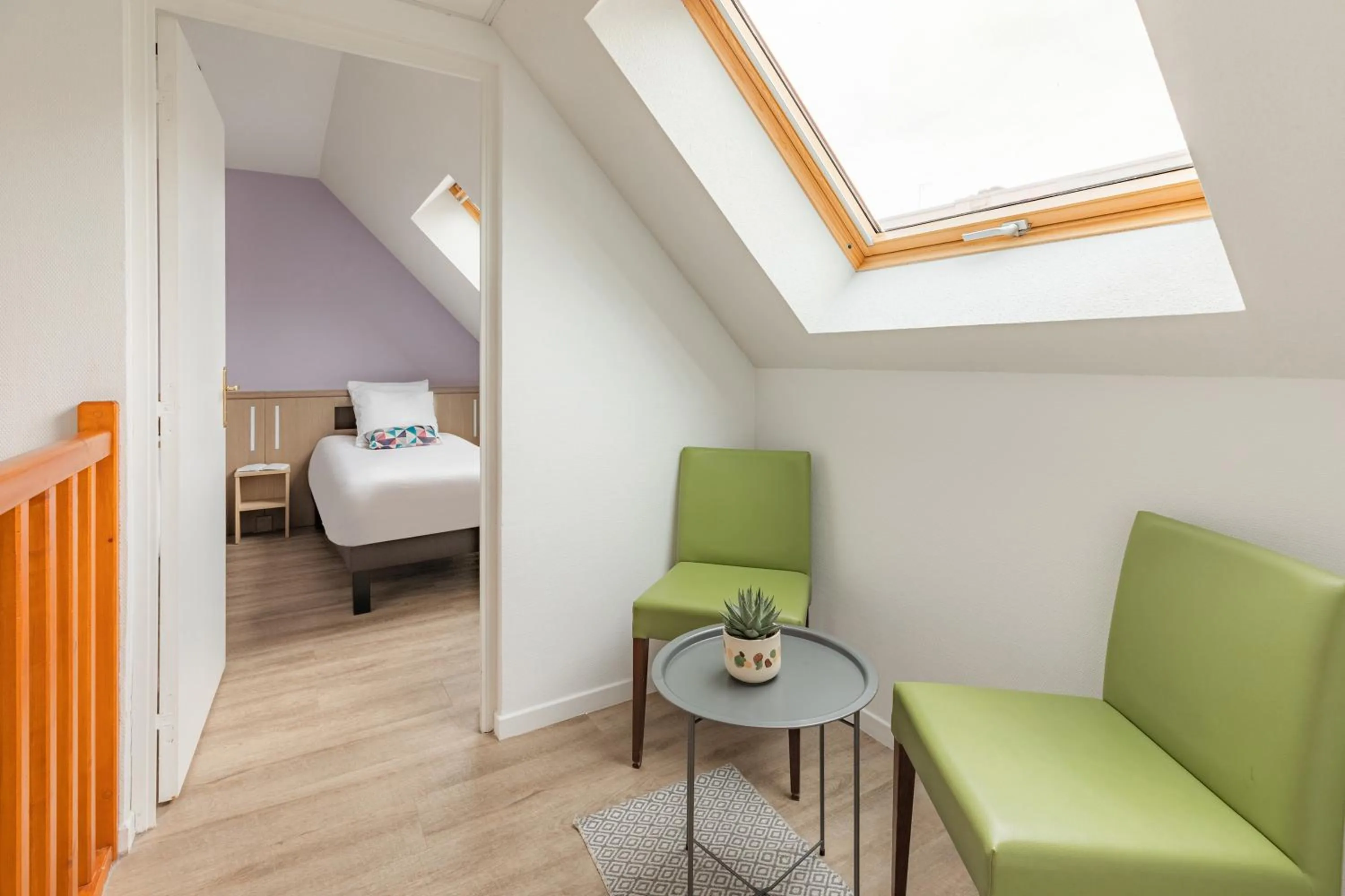 Seating area, Bed in Appart'City Confort Pau Centre