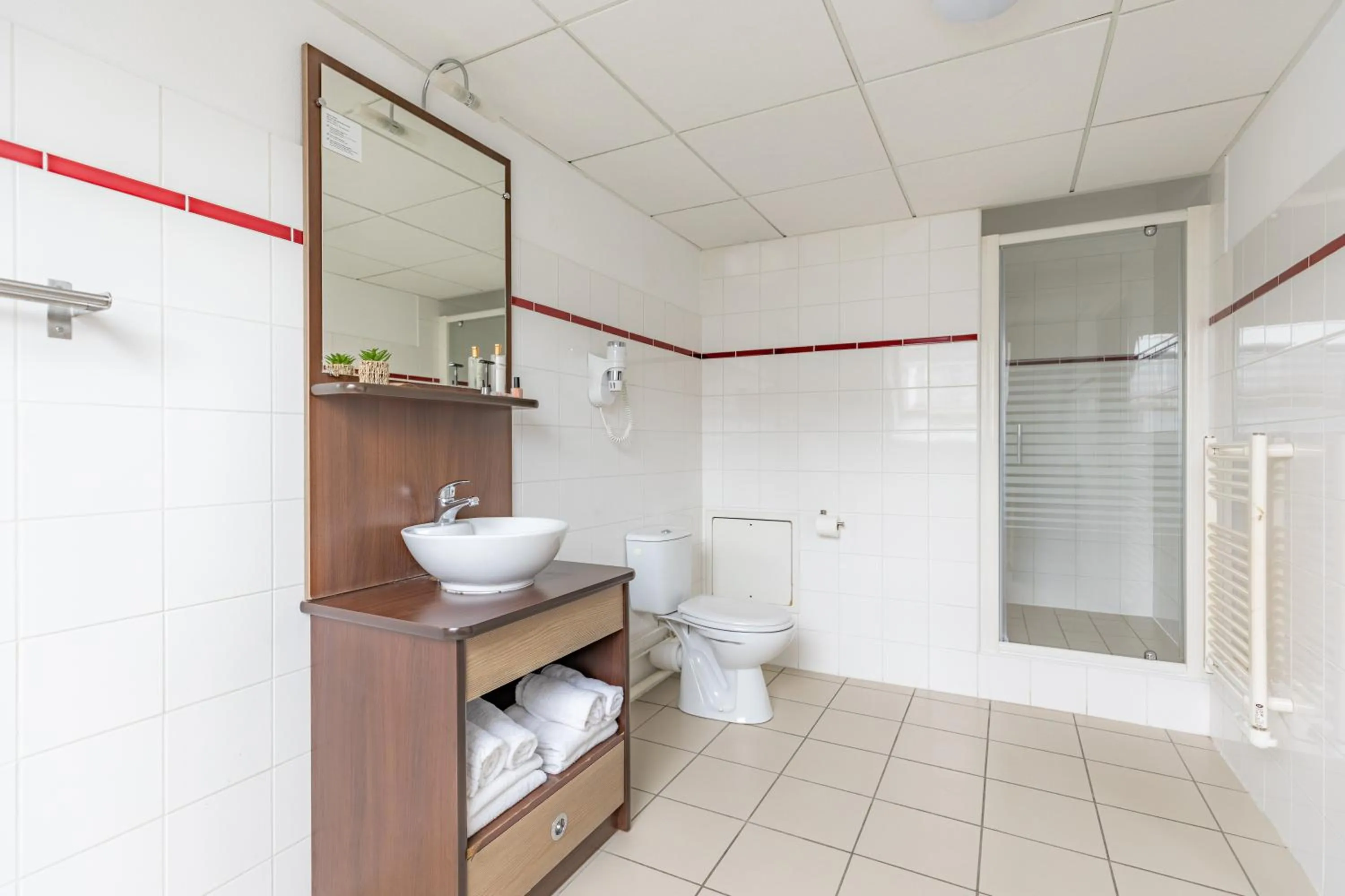 Shower in Appart'City Confort Pau Centre