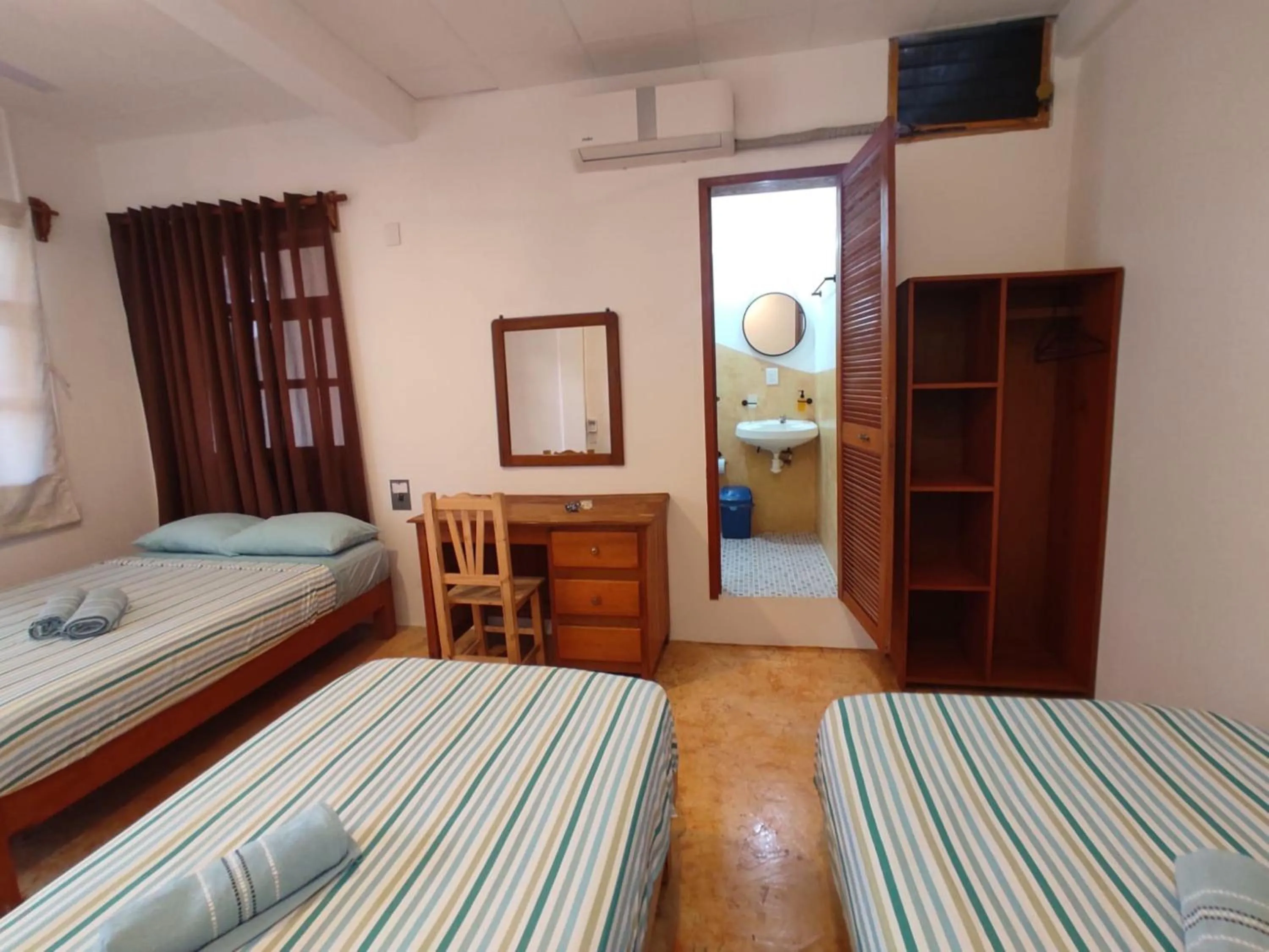 air conditioner, Bed in Hotel Papaya Surf