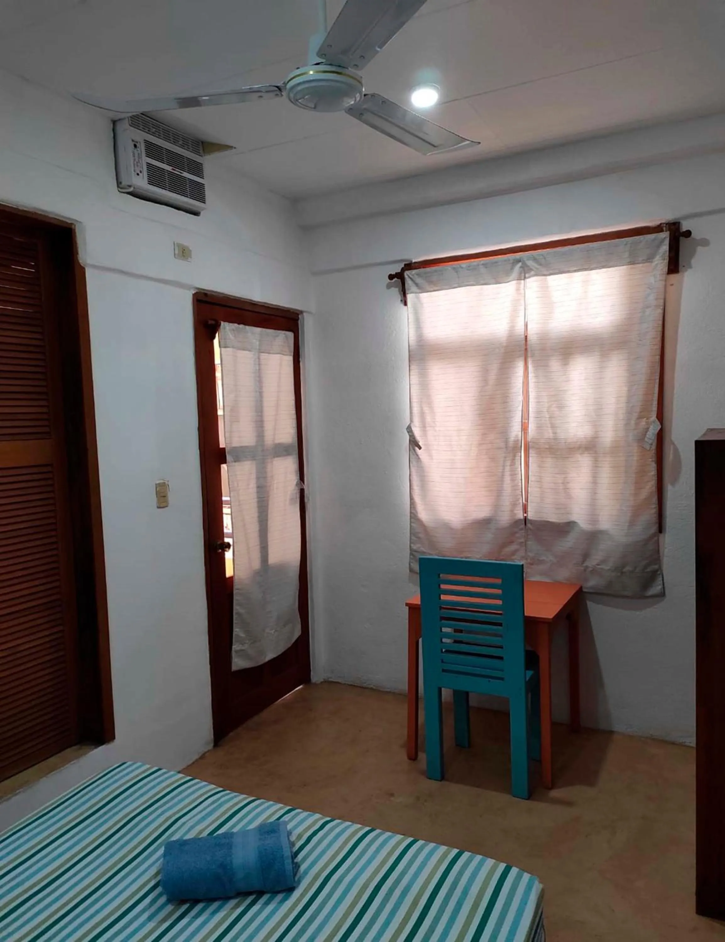 Bed in Hotel Papaya Surf