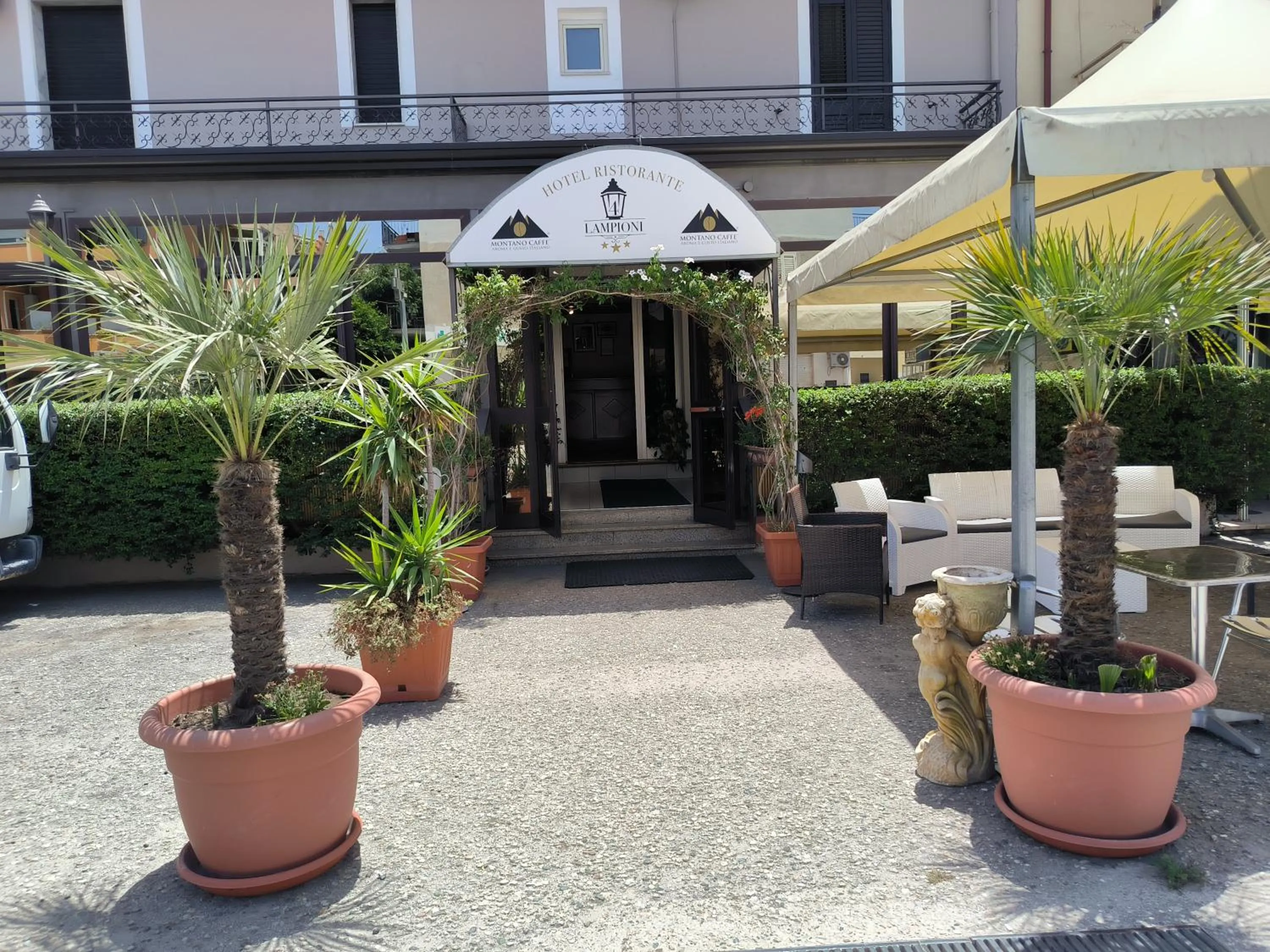 Property building in Hotel 4 Lampioni