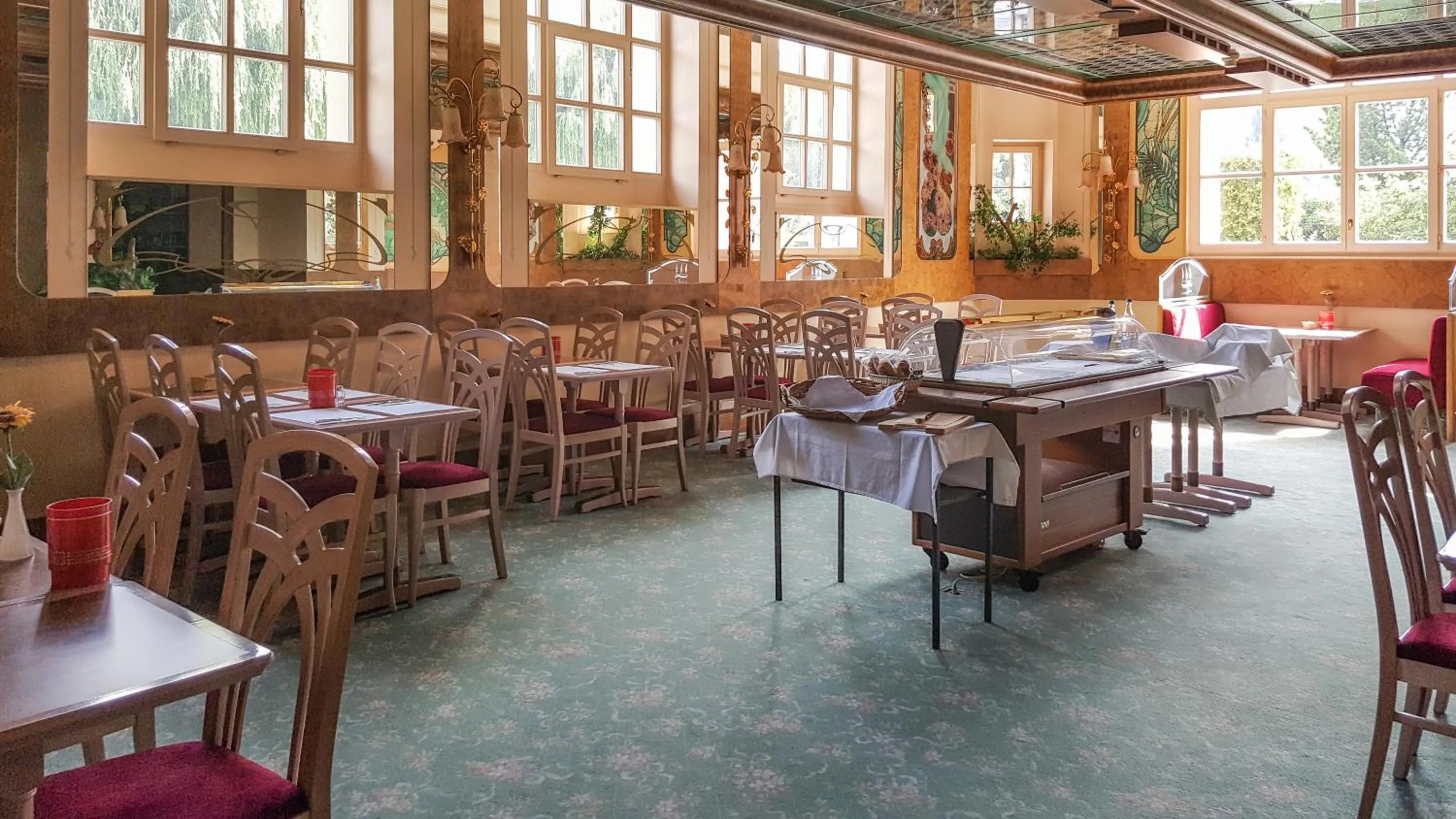 Buffet breakfast in Hôtel les Berges