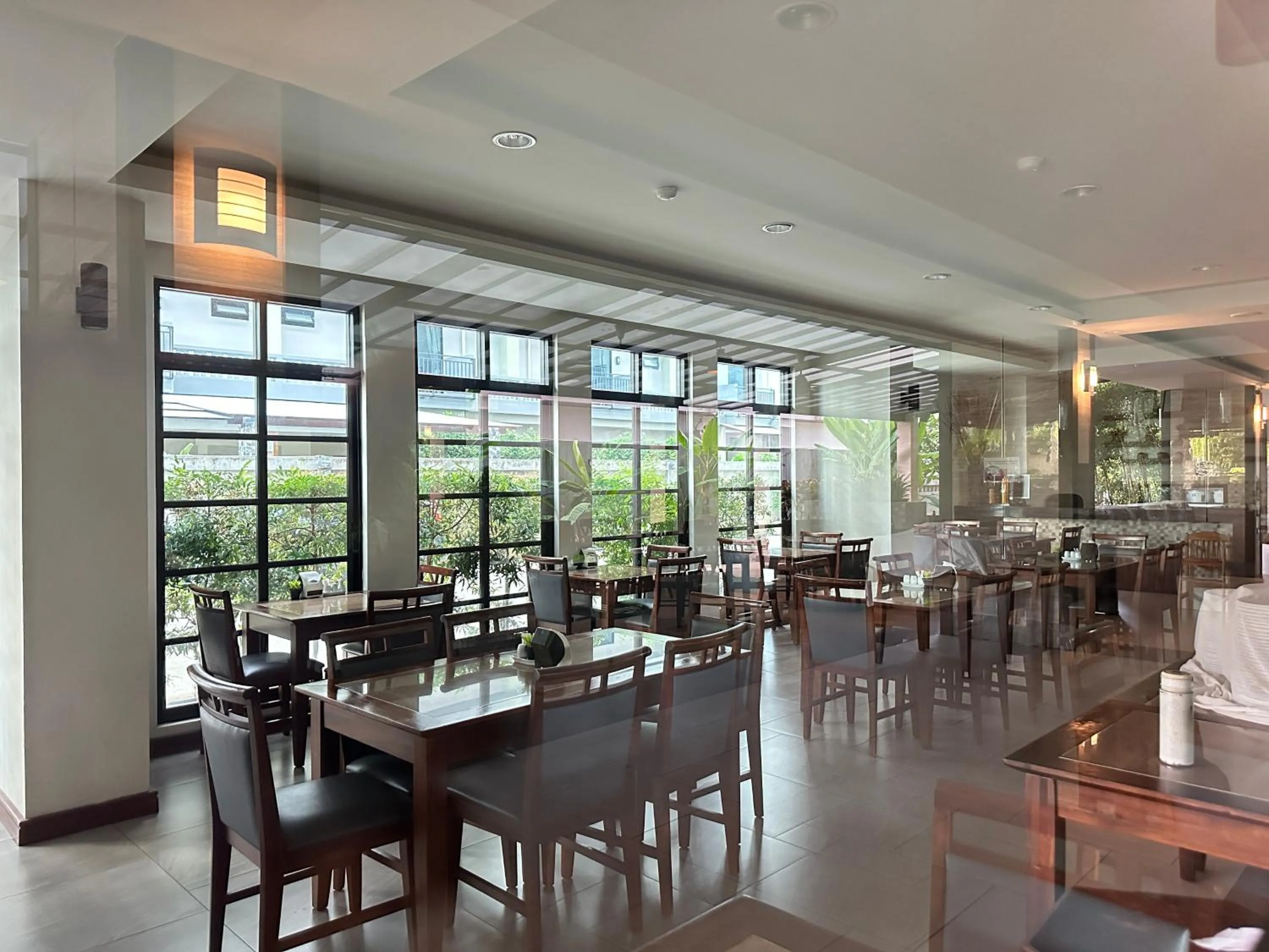 Restaurant/places to eat in Mangrove Prestige Hotel