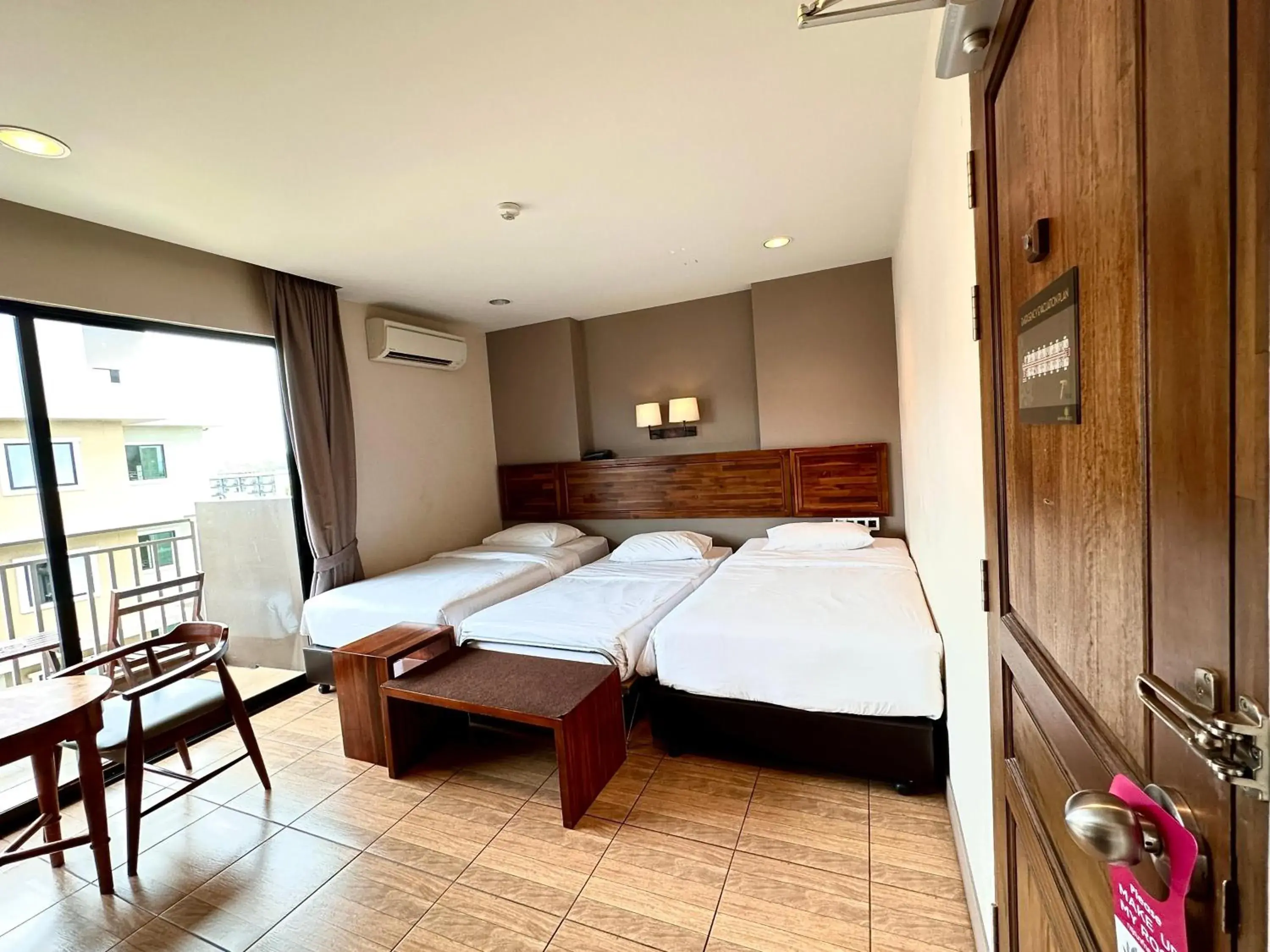 Triple Room with Balcony in Mangrove Prestige Hotel Triple Room with Balcony in Mangrove Prestige Hotel