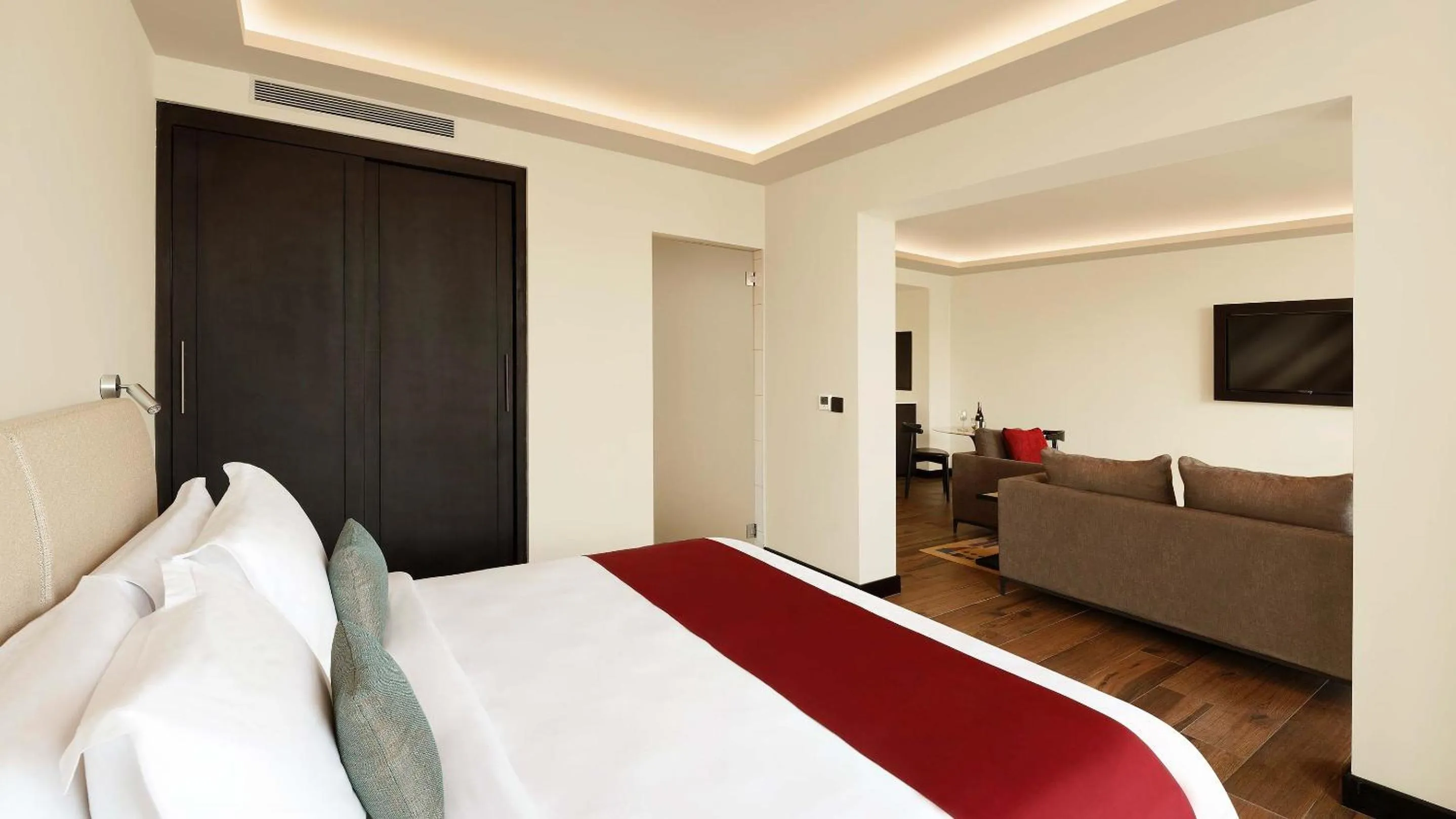 Bedroom, Bed in Tiger Palace By Soaltee