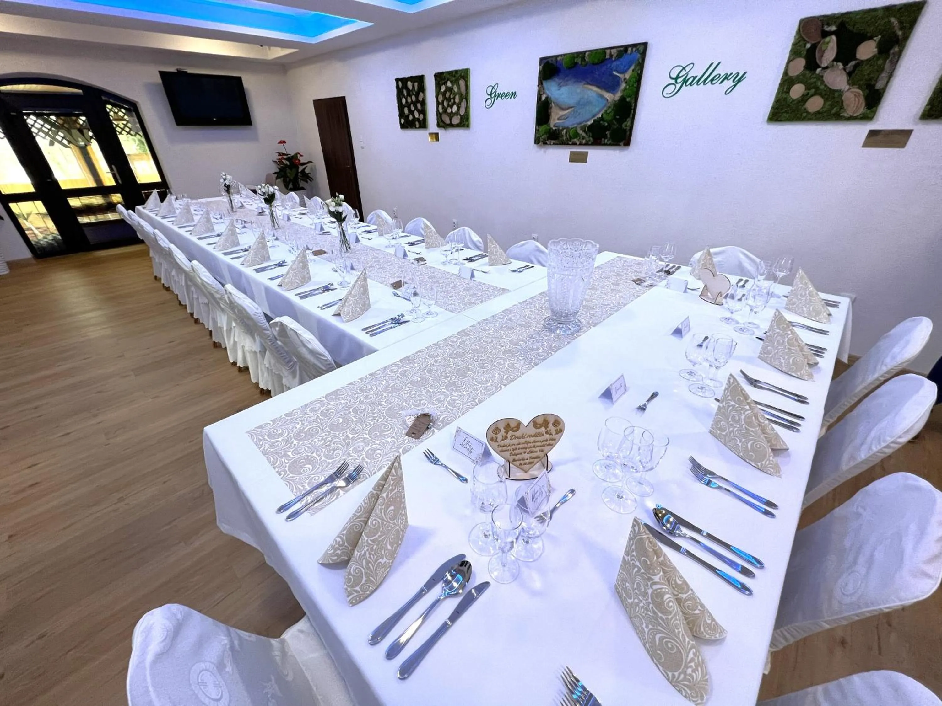 Restaurant/places to eat in WX Hotel