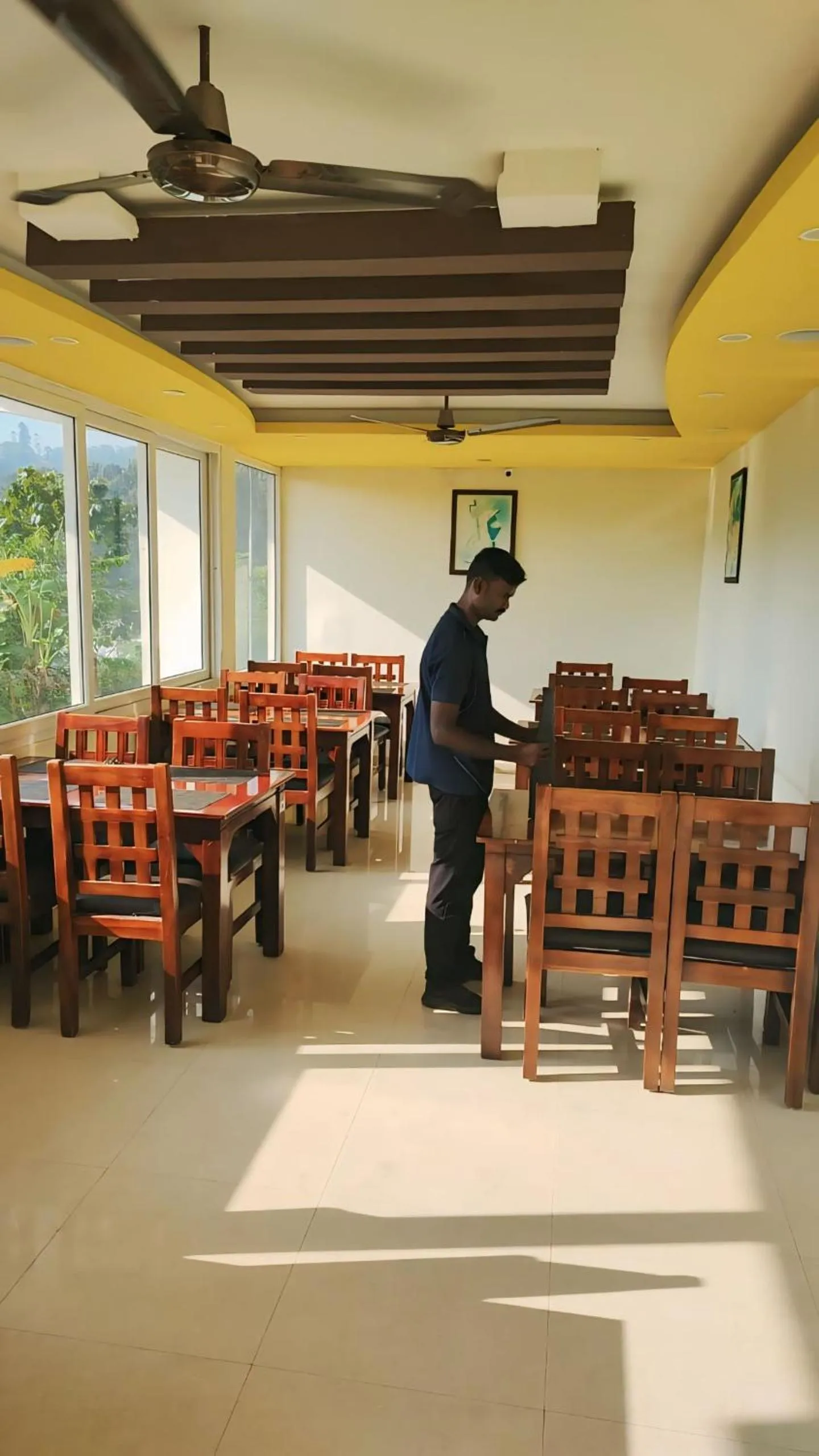 Restaurant/places to eat in Coastal Grand - Yercaud