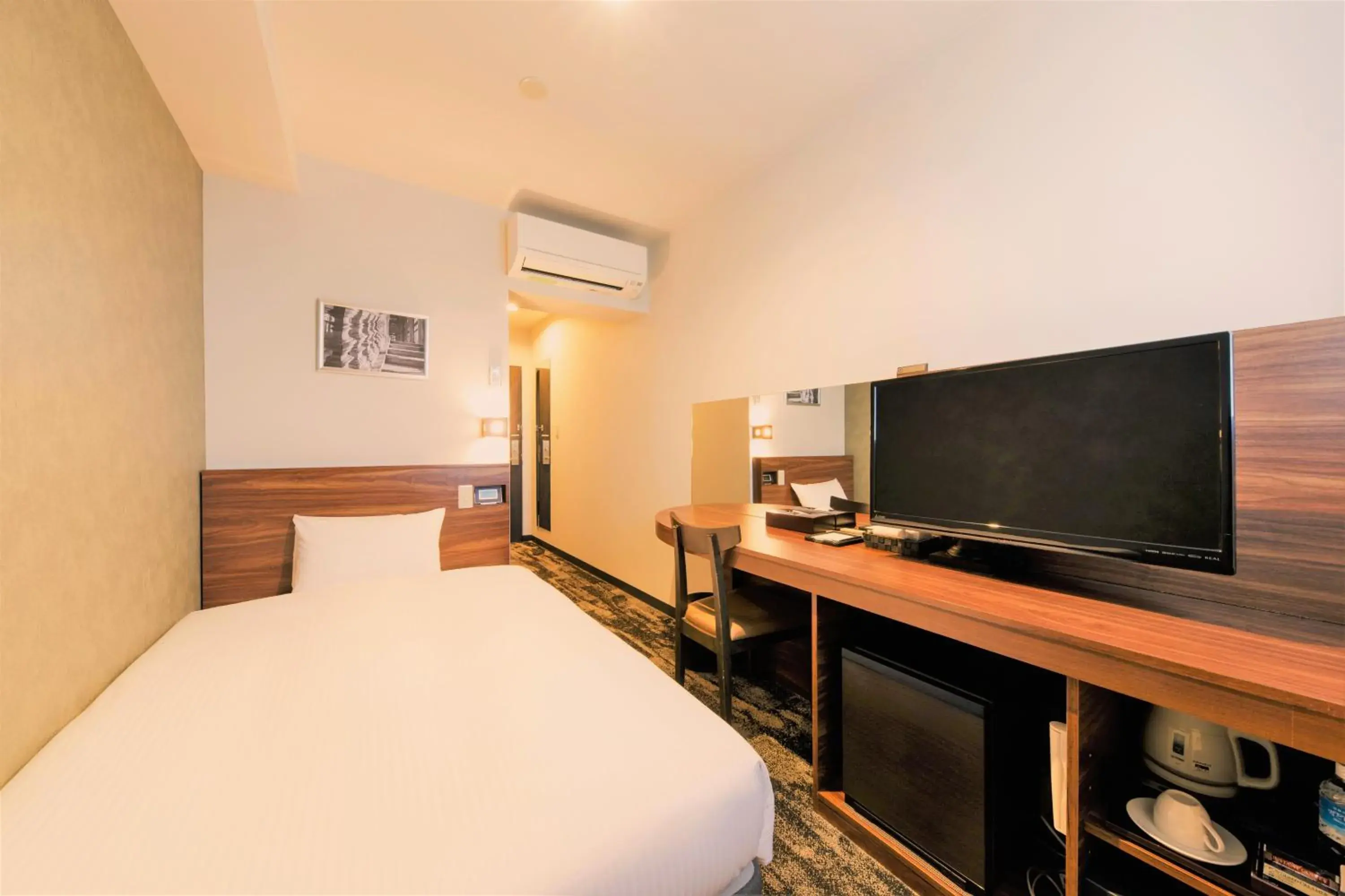 Single Room with Bathroom - Non-Smoking in Hotel R9 Sano Fujioka Single Room with Bathroom - Non-Smoking in Hotel R9 Sano Fujioka