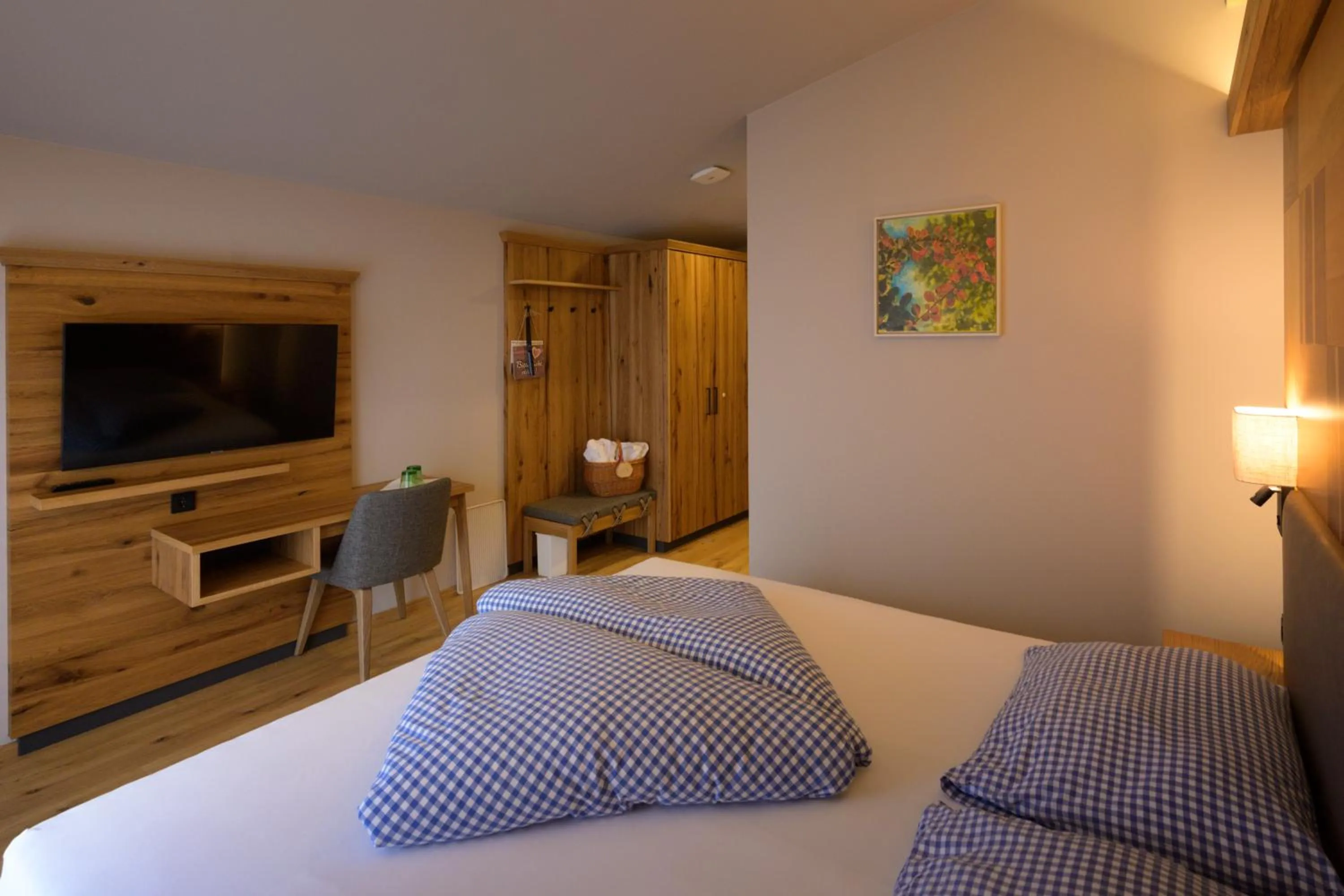 Photo of the whole room, Bed in Flora - Das kleine Gartenhotel