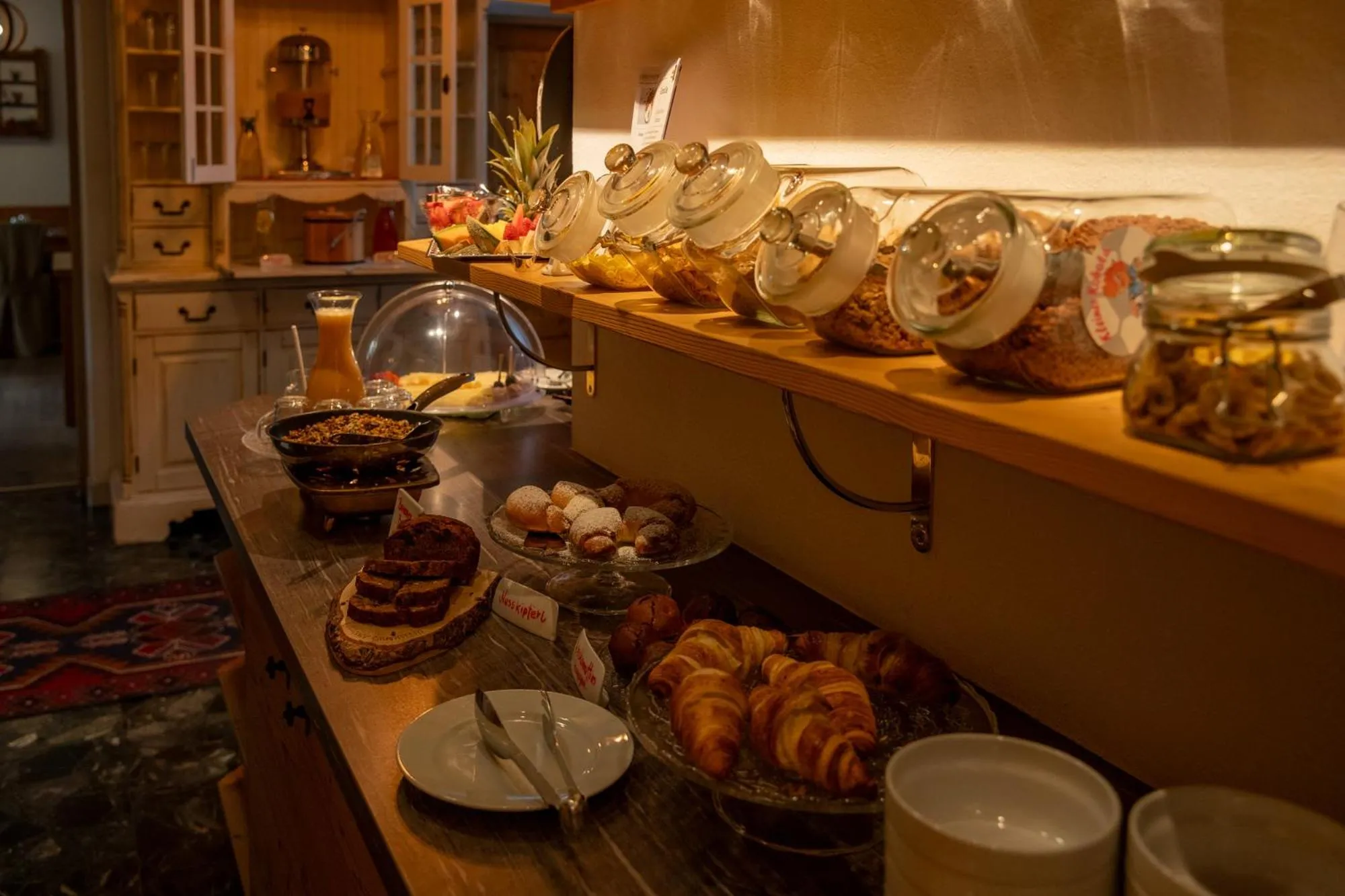 Buffet breakfast in Flora - Das kleine Gartenhotel