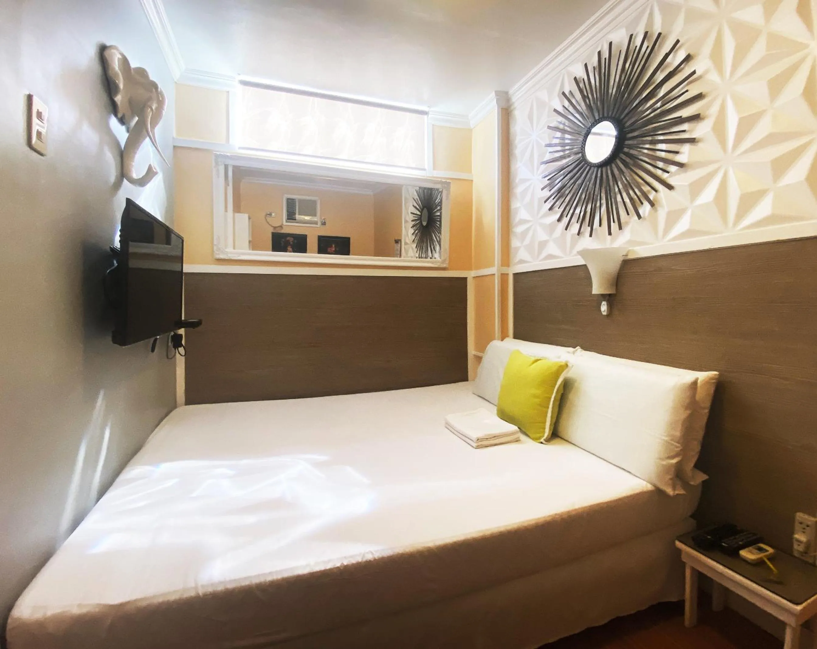 Bed in Little Norway Guesthouse - Mactan Cebu International Airport
