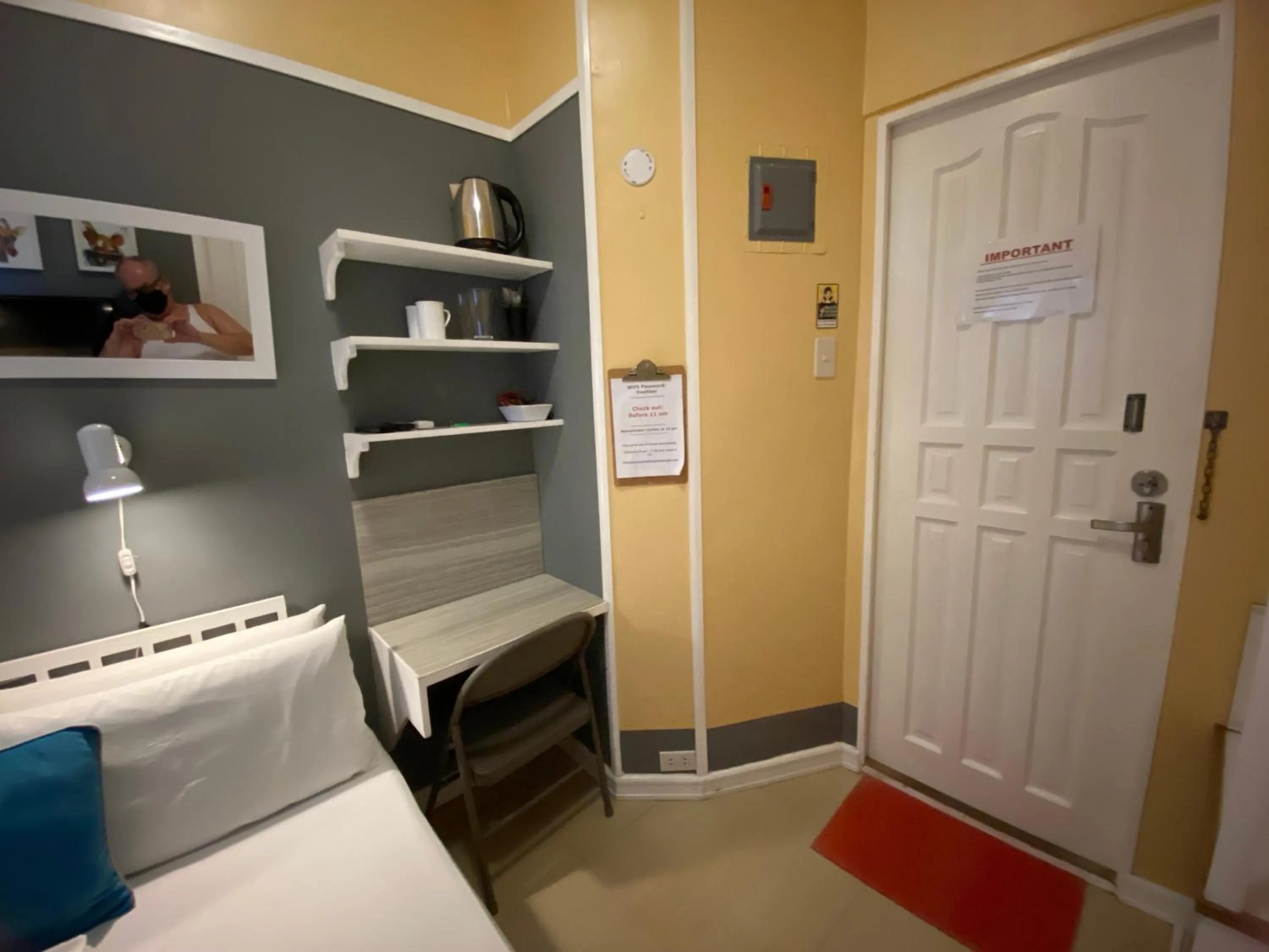 Bed in Little Norway Guesthouse - Mactan Cebu International Airport