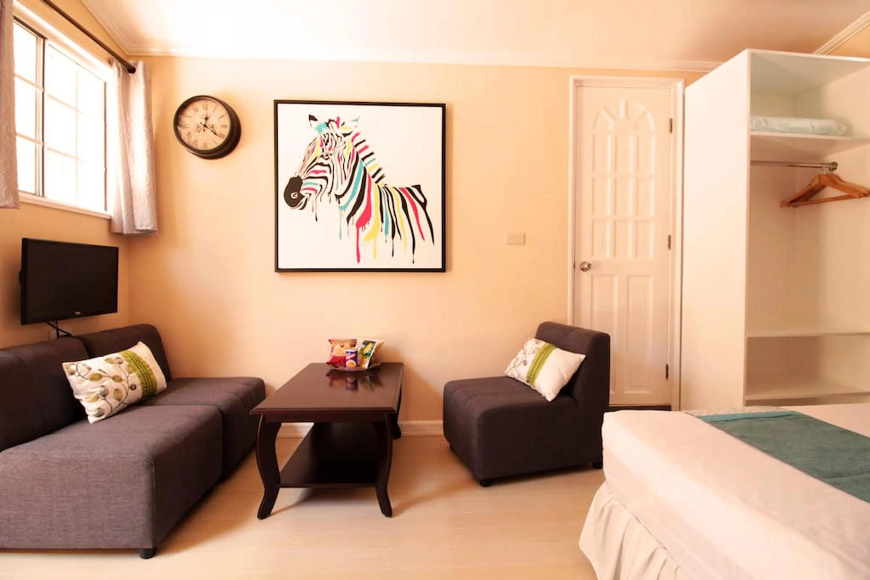 Seating area, Bed in Little Norway Guesthouse - Mactan Cebu International Airport