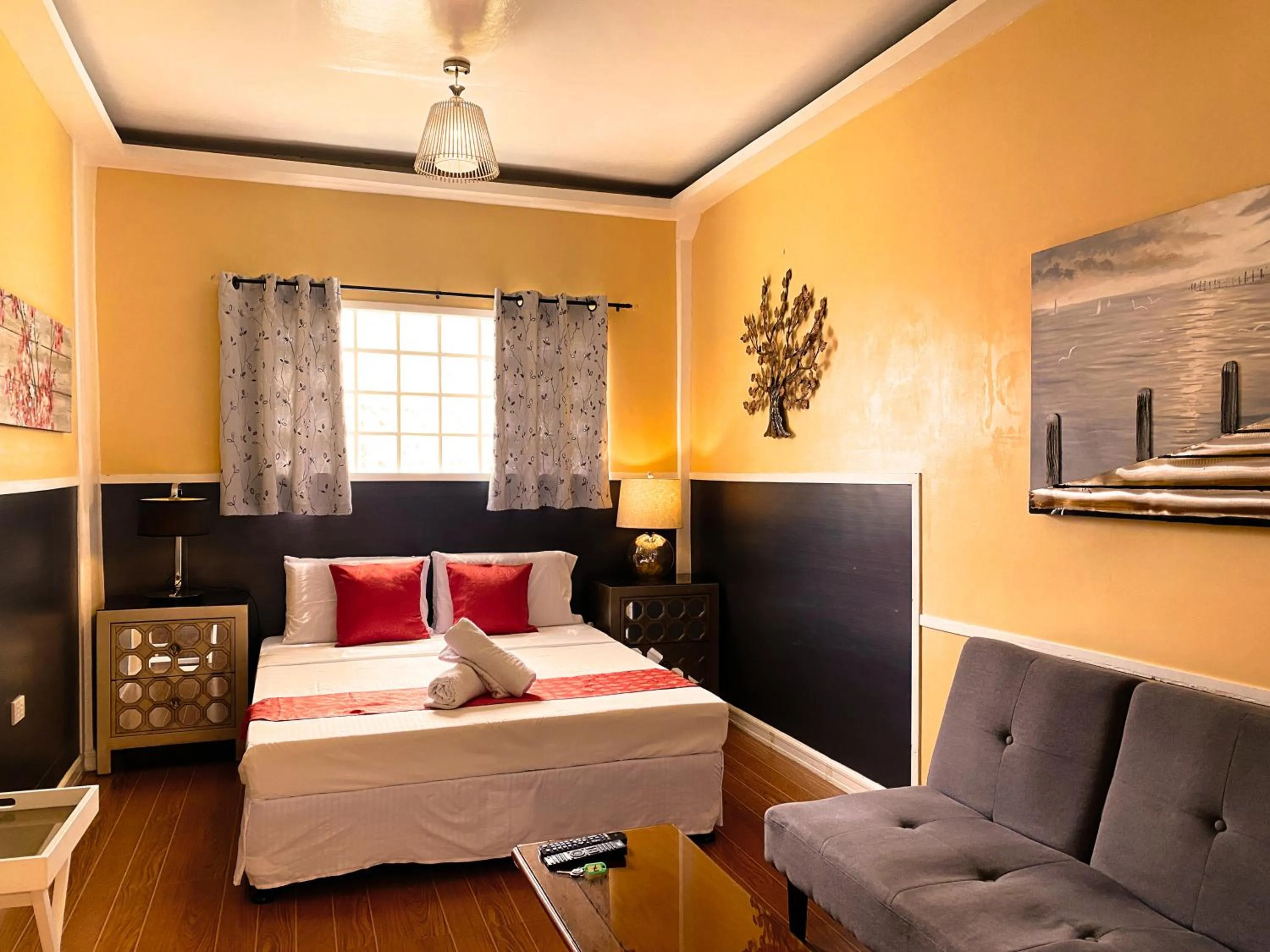 Bed in Little Norway Guesthouse - Mactan Cebu International Airport