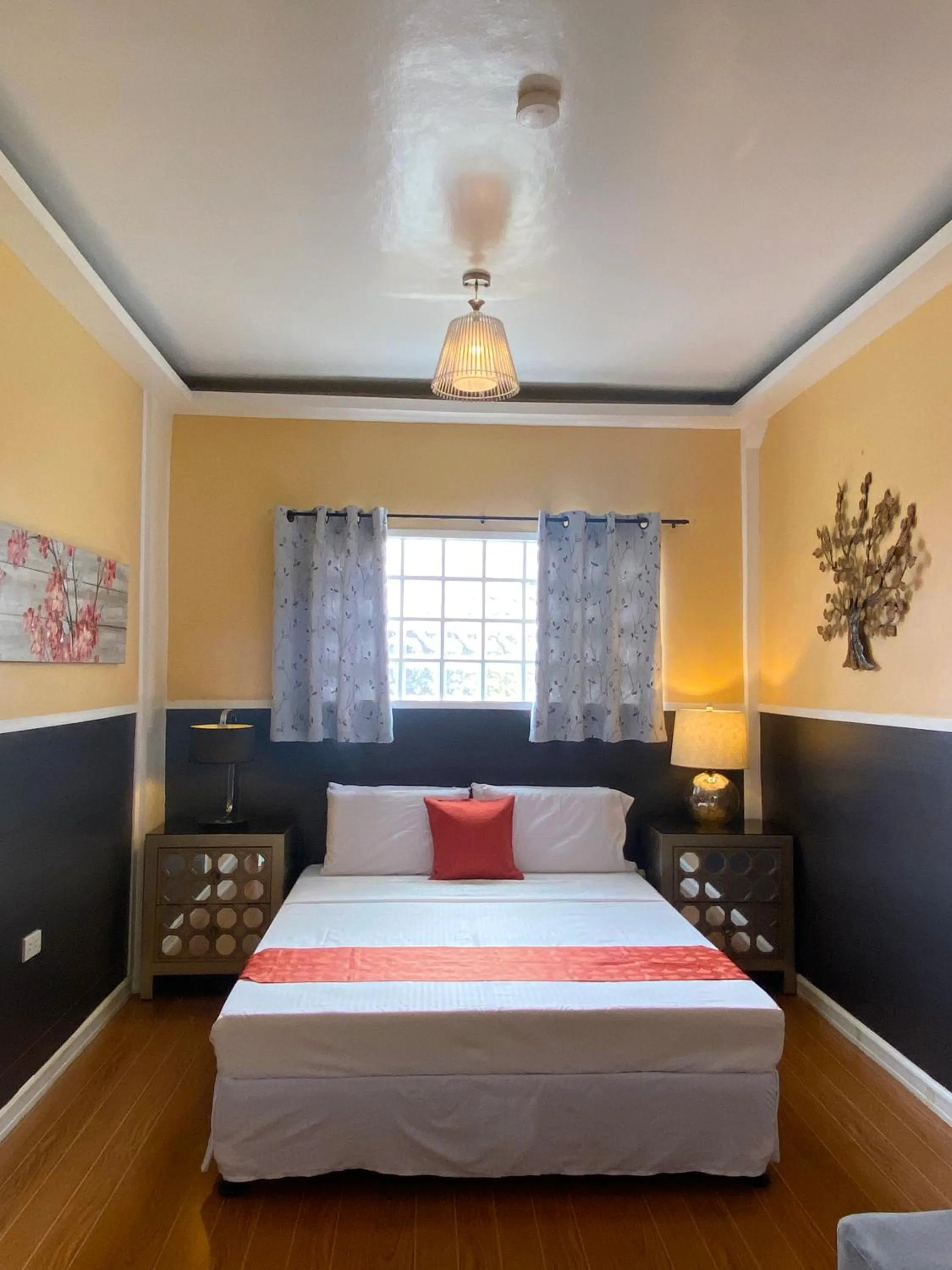 Bed in Little Norway Guesthouse - Mactan Cebu International Airport